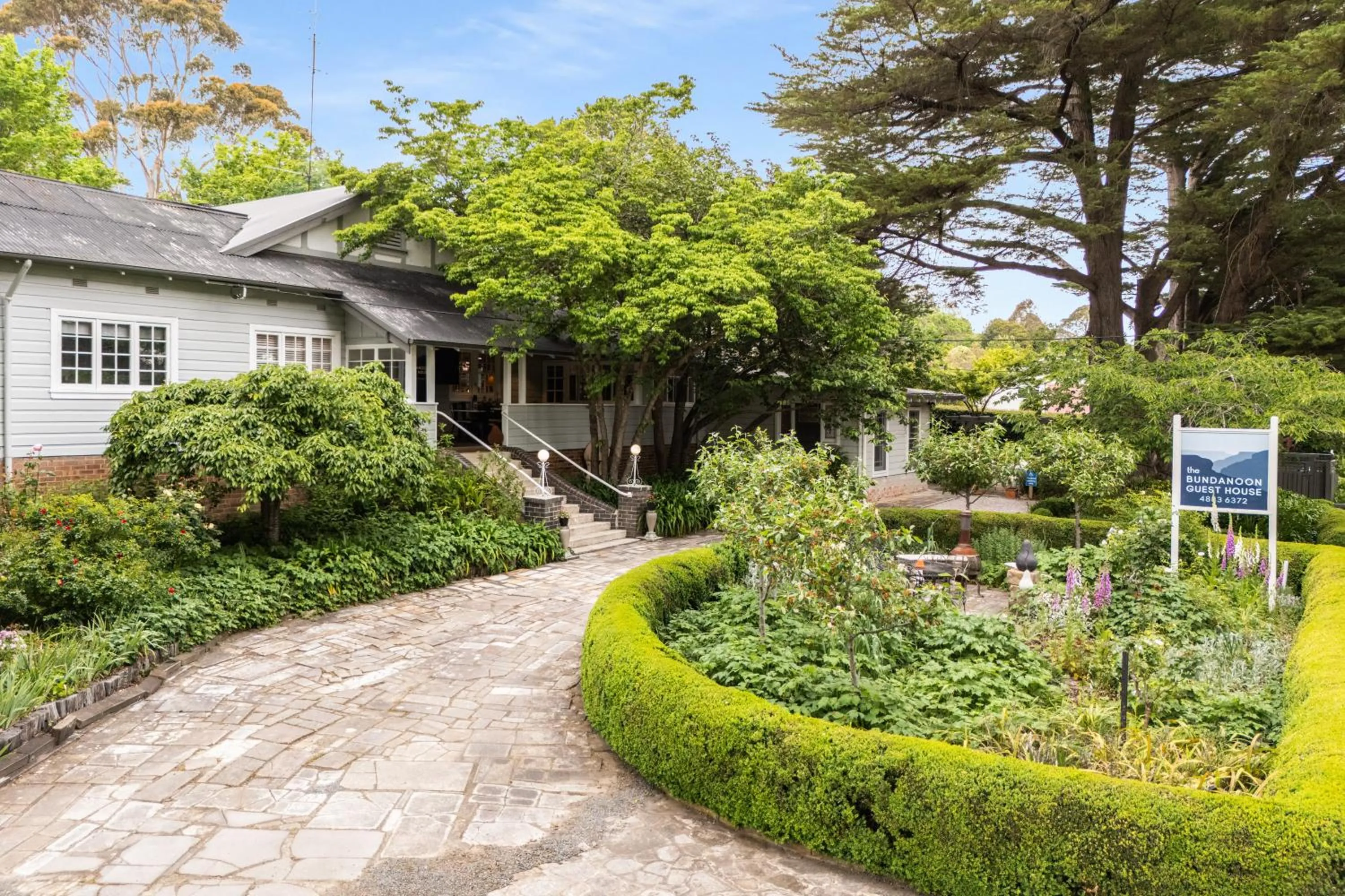Facade/entrance in The Bundanoon Guest House