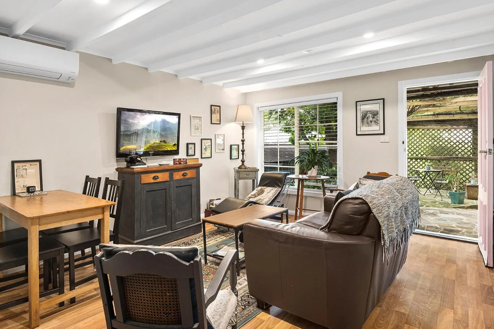 Living room in The Bundanoon Guest House