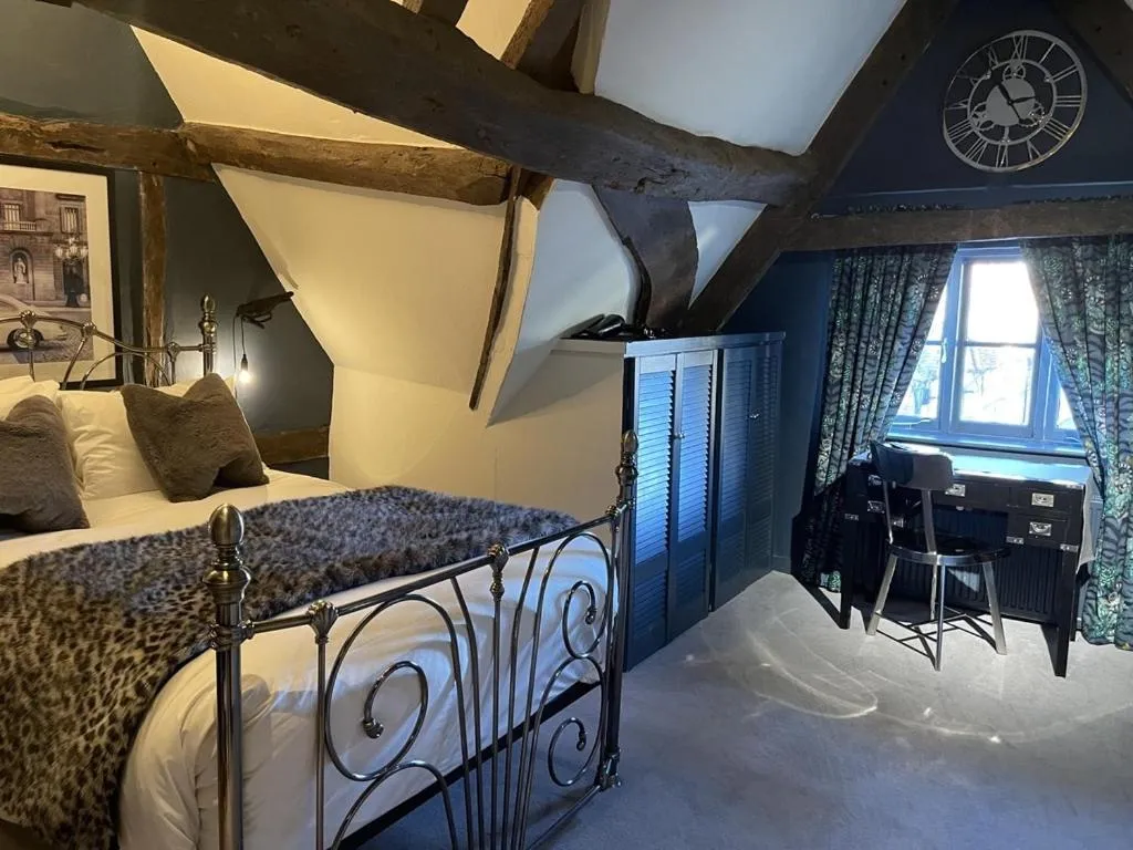 Bedroom, Bed in the kingsbury 7even 8ight