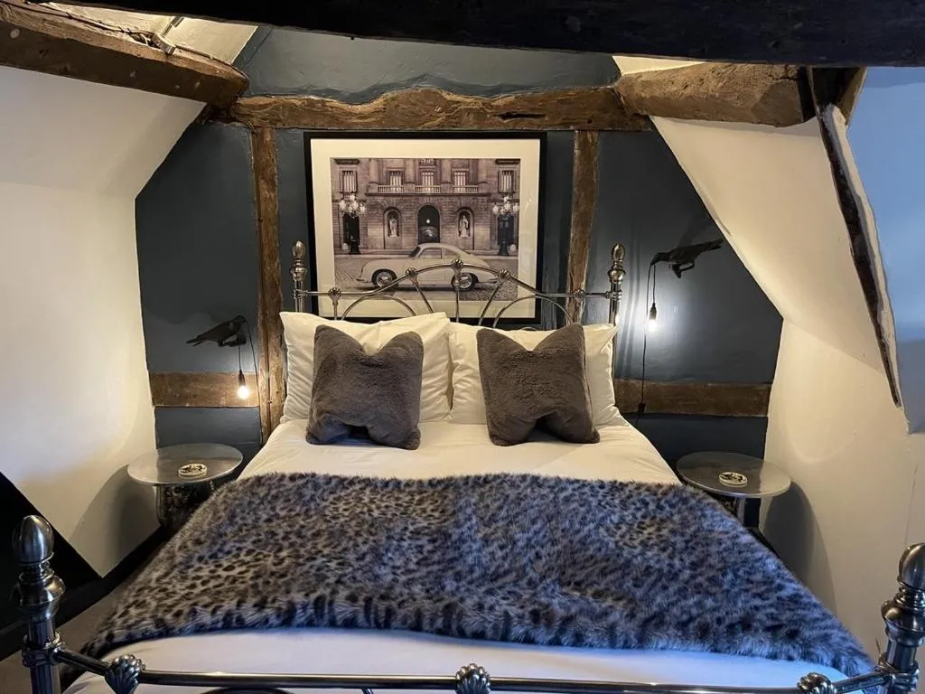 Bedroom, Bed in the kingsbury 7even 8ight