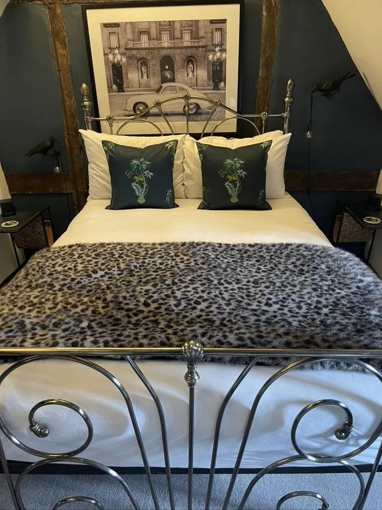 Bedroom, Bed in the kingsbury 7even 8ight