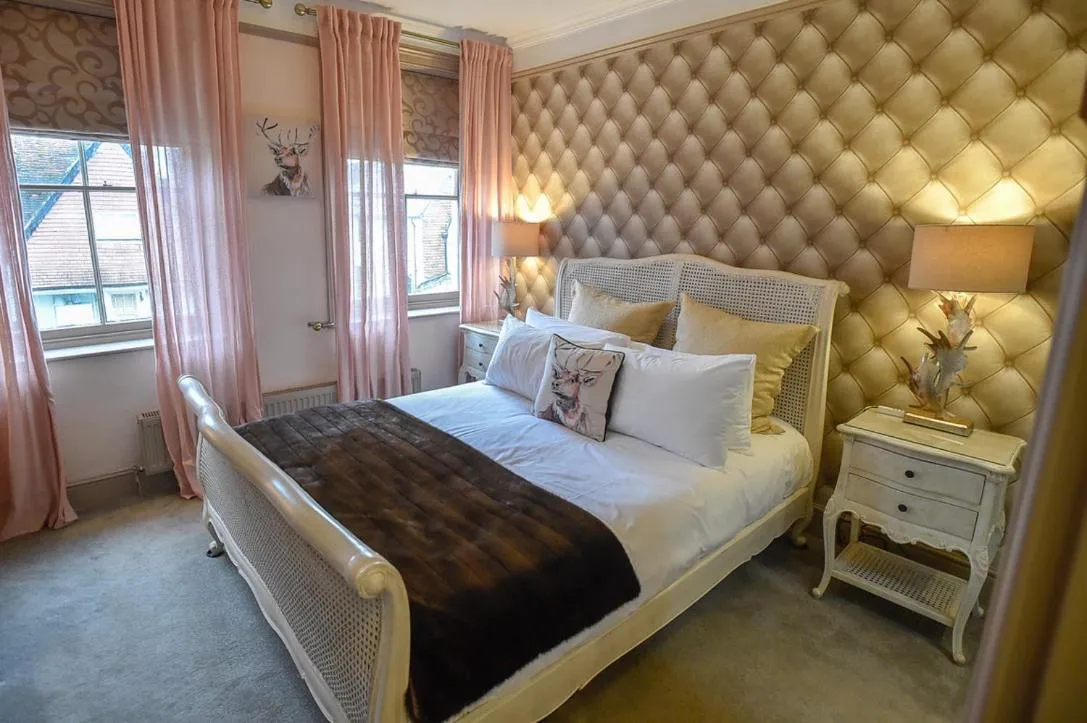 Bedroom, Bed in the kingsbury 7even 8ight