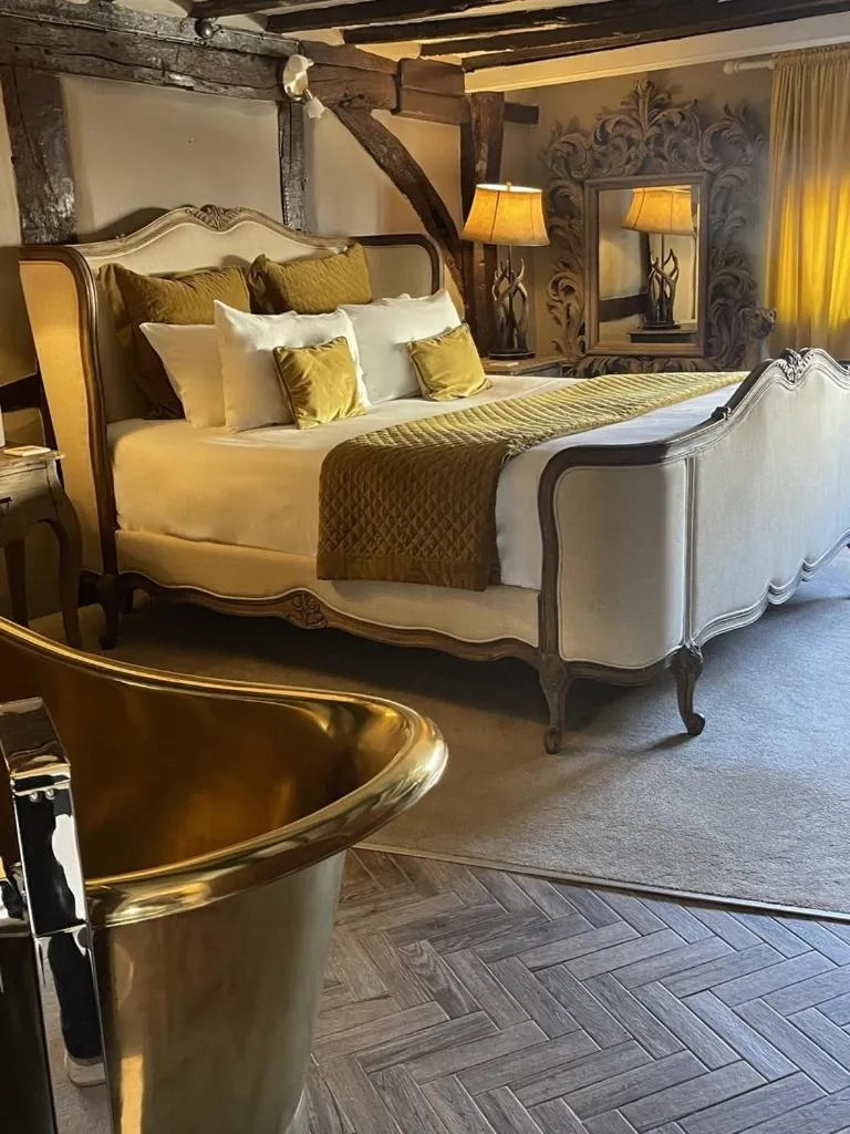 Bedroom, Bed in the kingsbury 7even 8ight