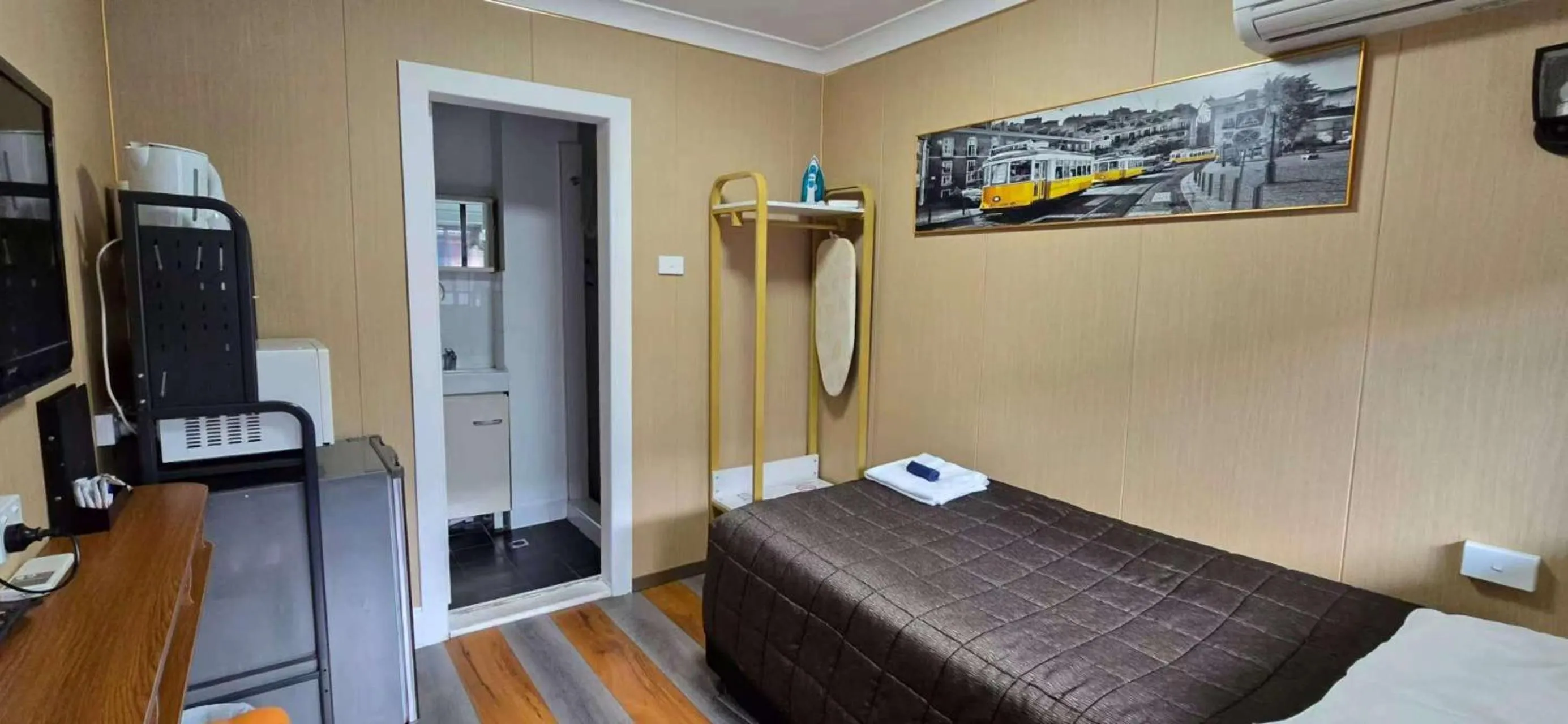 Bed in Alpine Heritage Motel