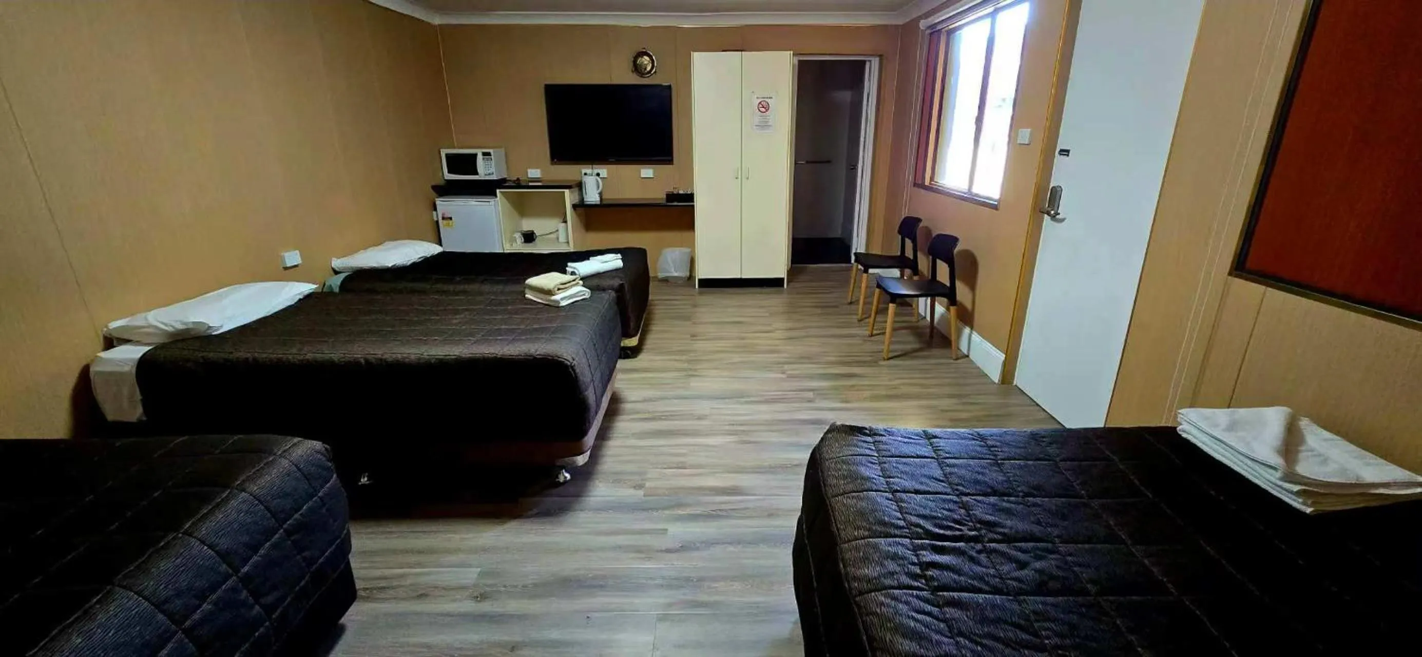 Bed in Alpine Heritage Motel