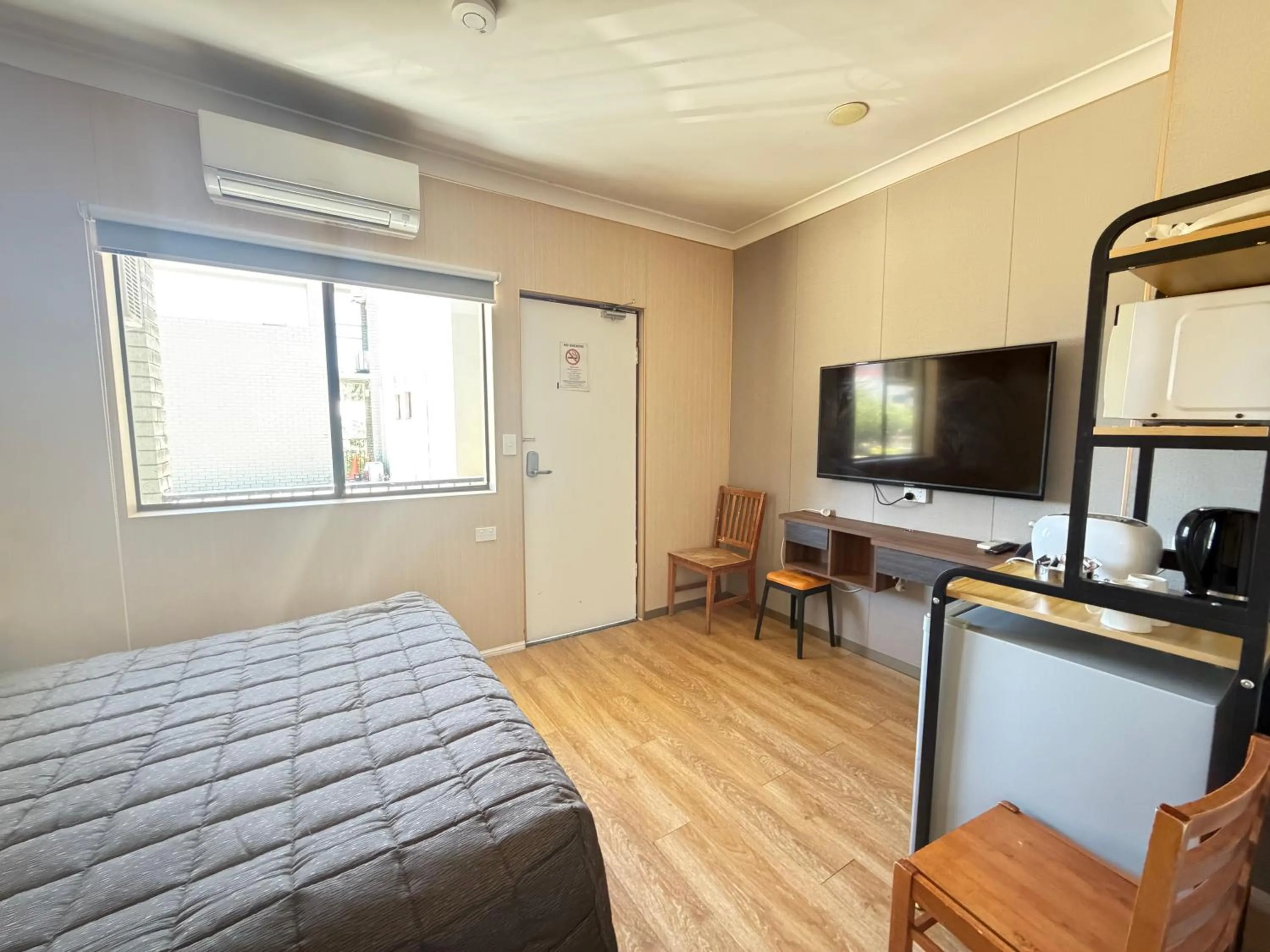 Bed in Alpine Heritage Motel