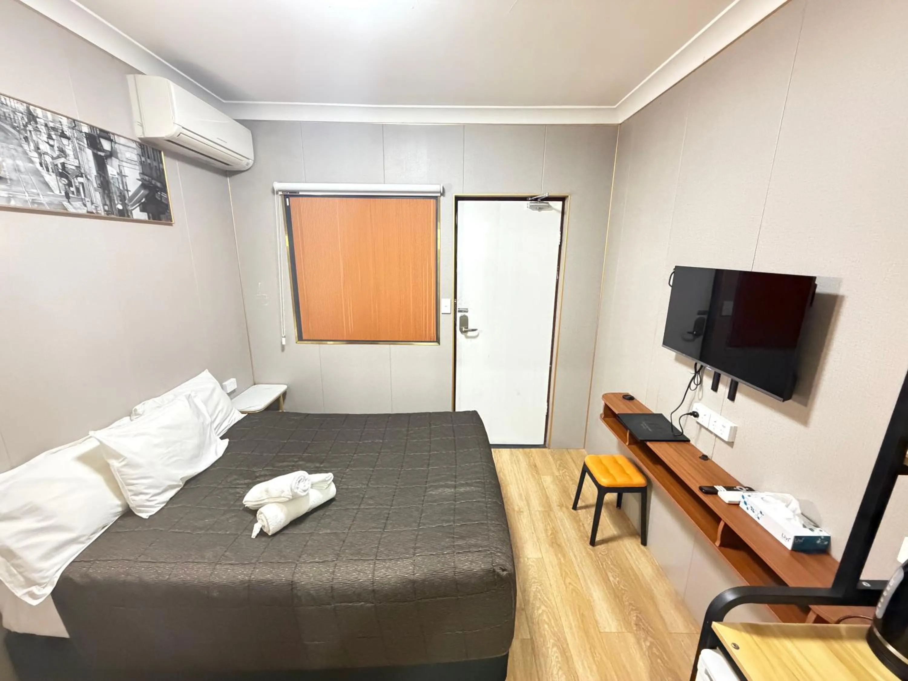 Bed in Alpine Heritage Motel