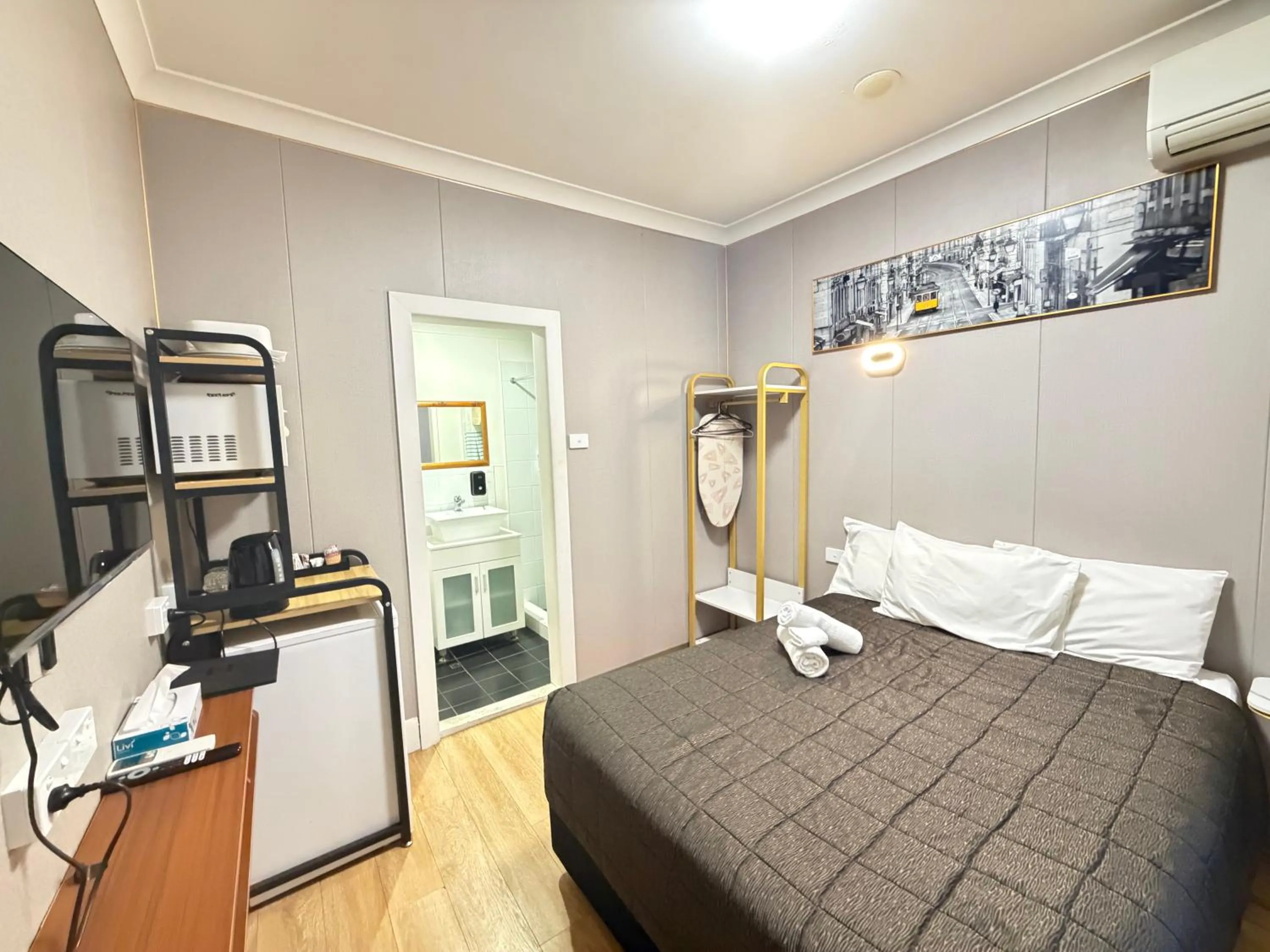 Bed in Alpine Heritage Motel