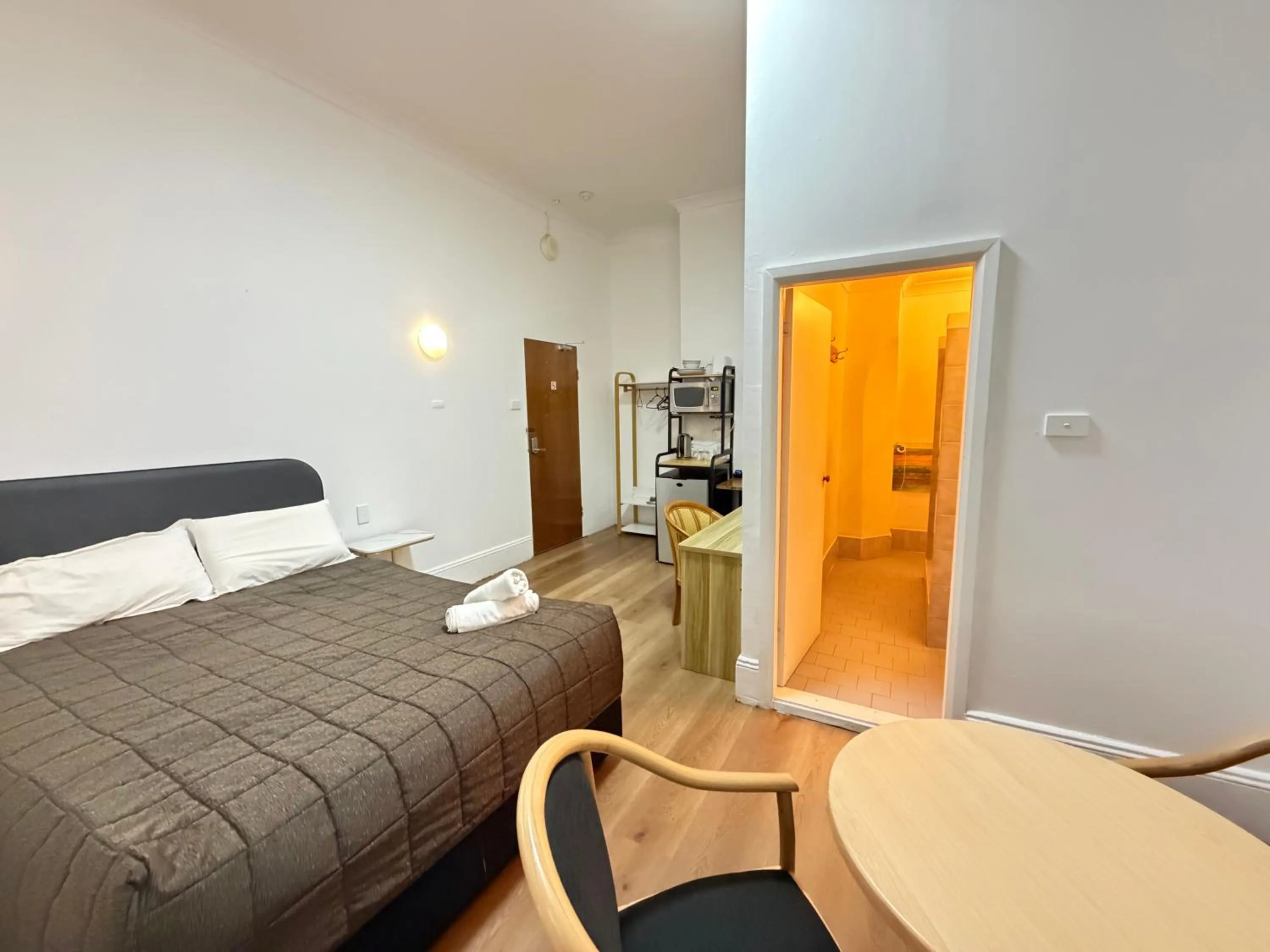 Bed in Alpine Heritage Motel