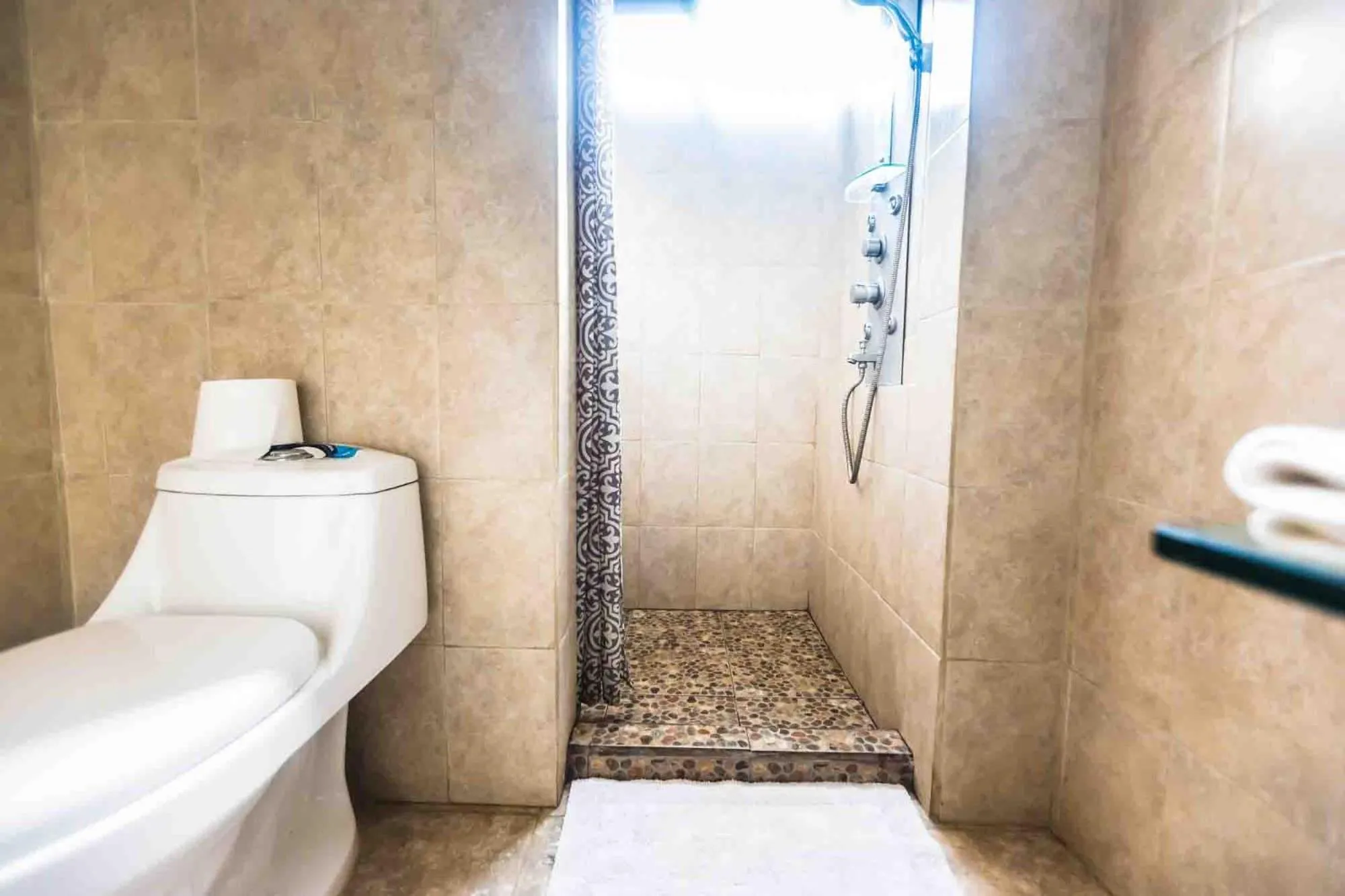 Shower in La Dolce Vita