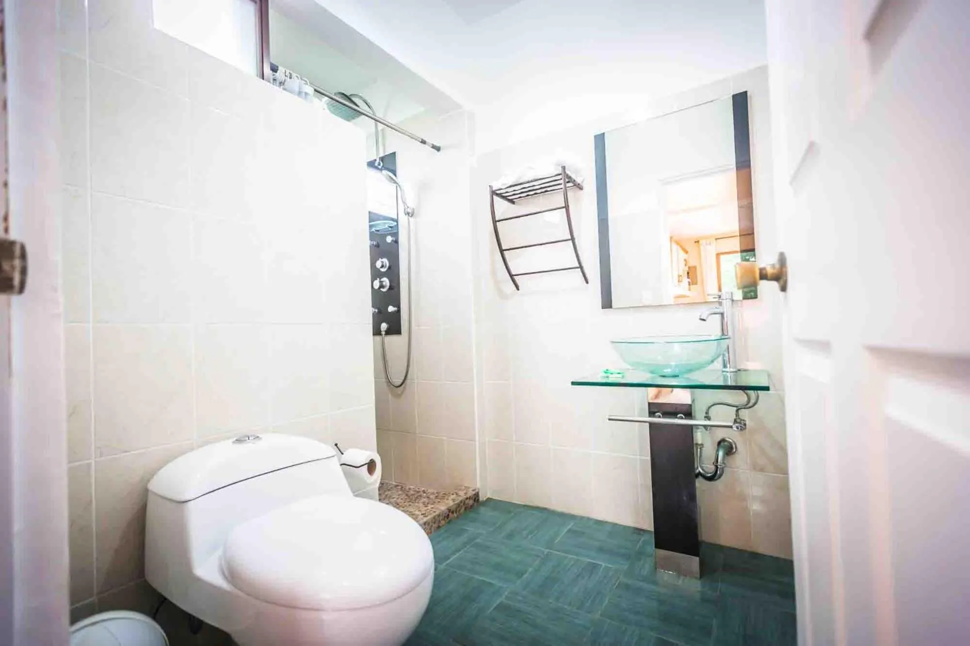 Toilet in La Dolce Vita