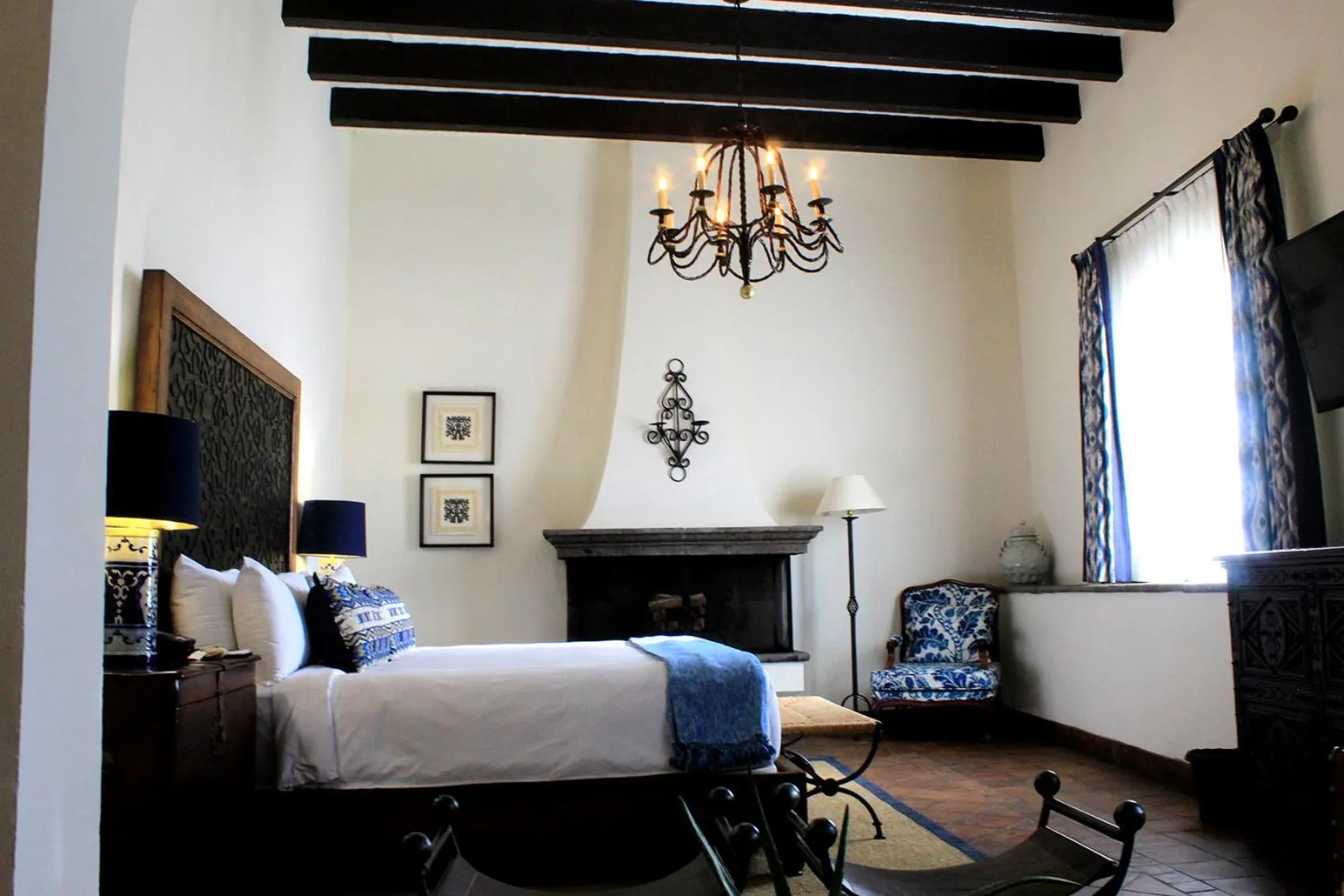 Bed in Casa de Sierra Nevada, A Belmond Hotel, San Miguel de Allende