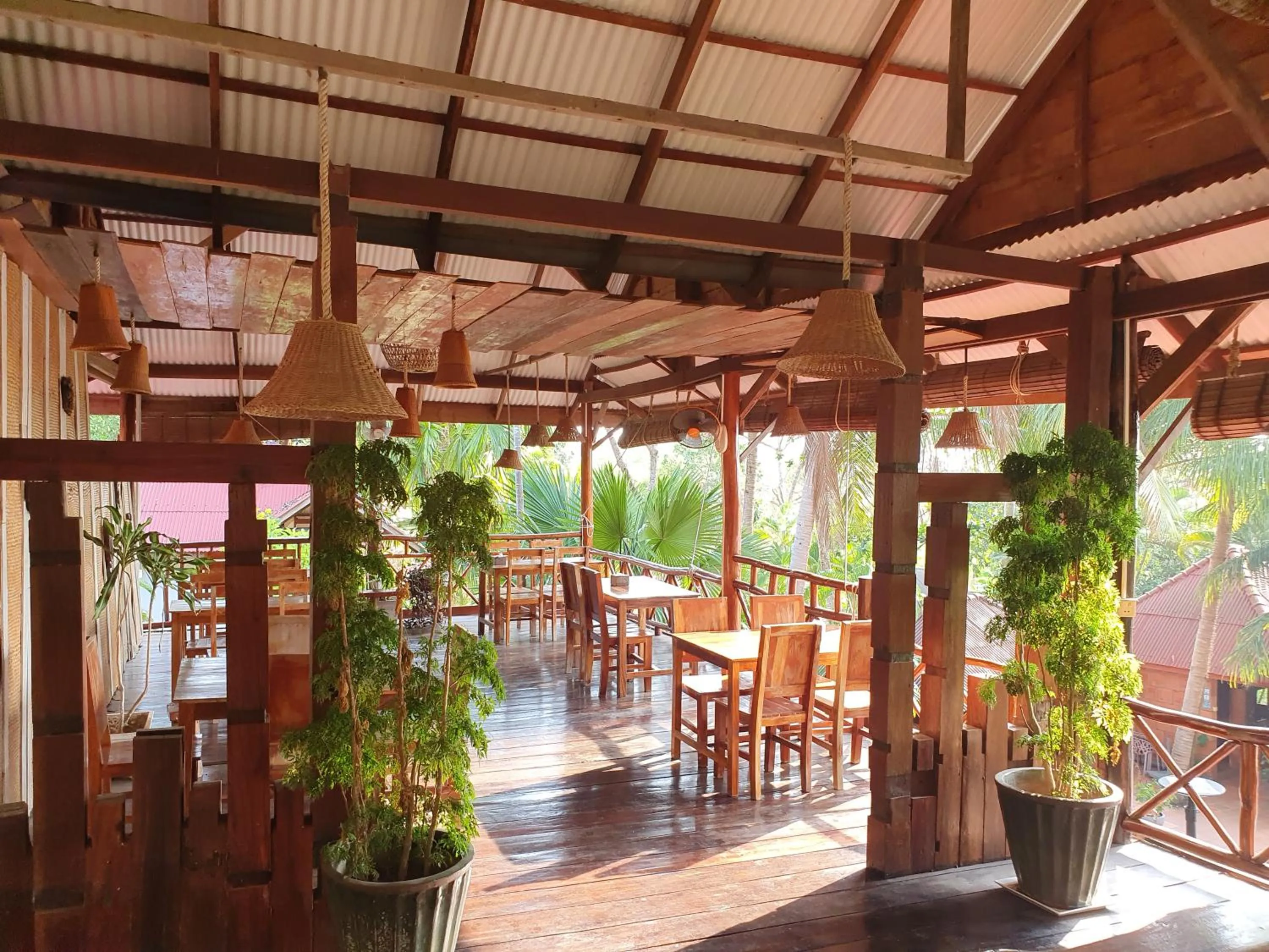 Restaurant/places to eat in Kep Lodge