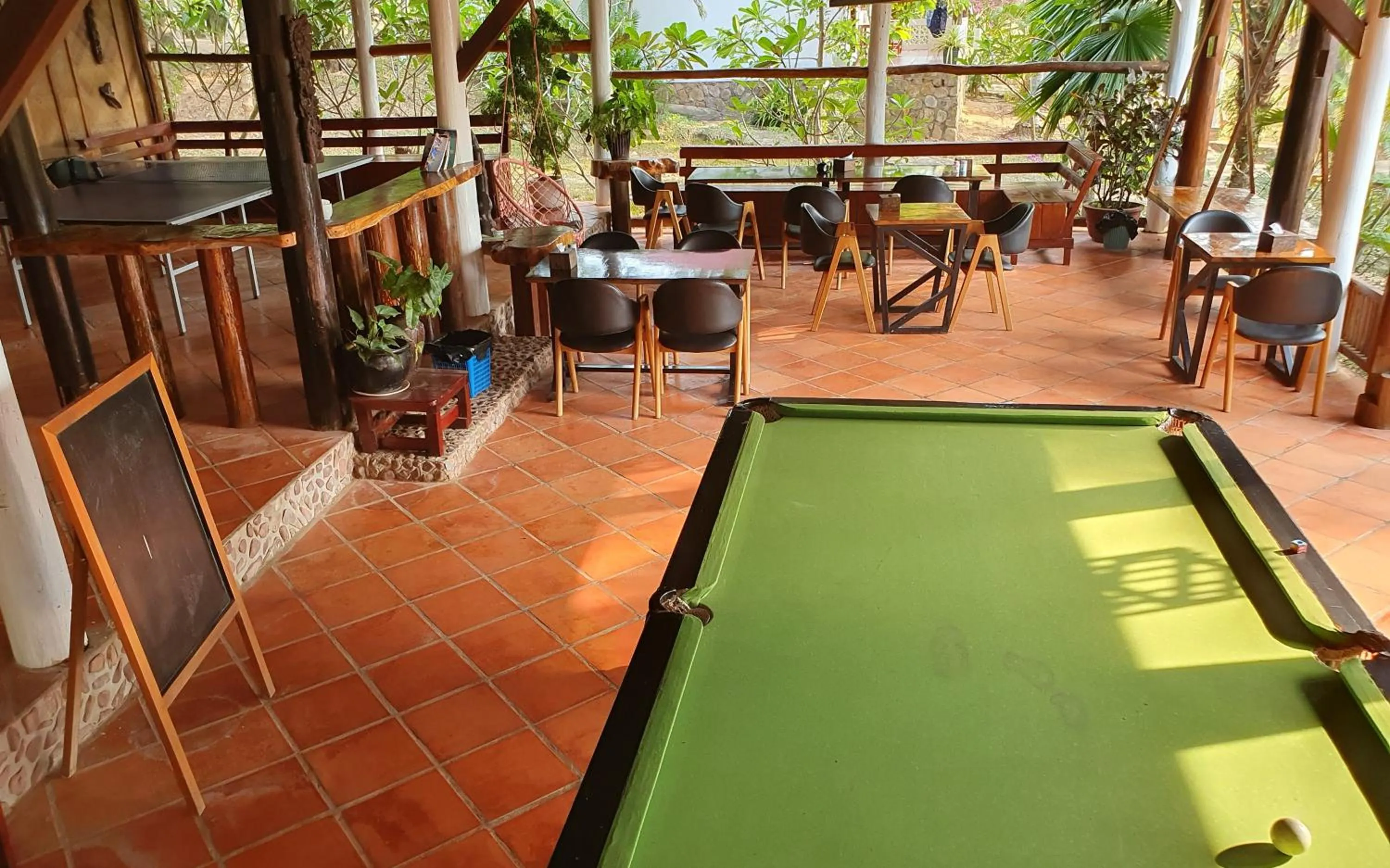 Restaurant/places to eat in Kep Lodge