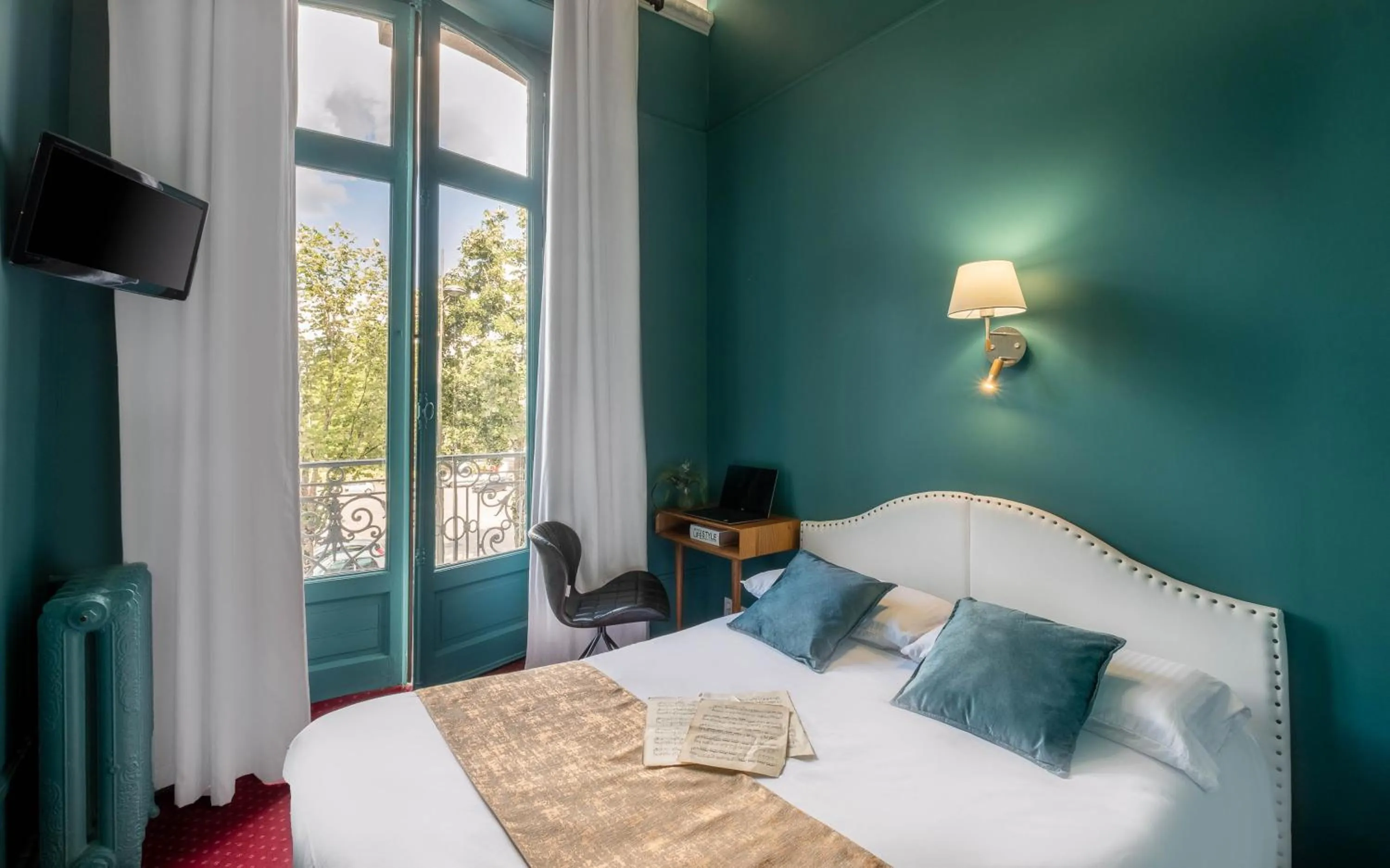 Bedroom, Bed in Hôtel de Paris