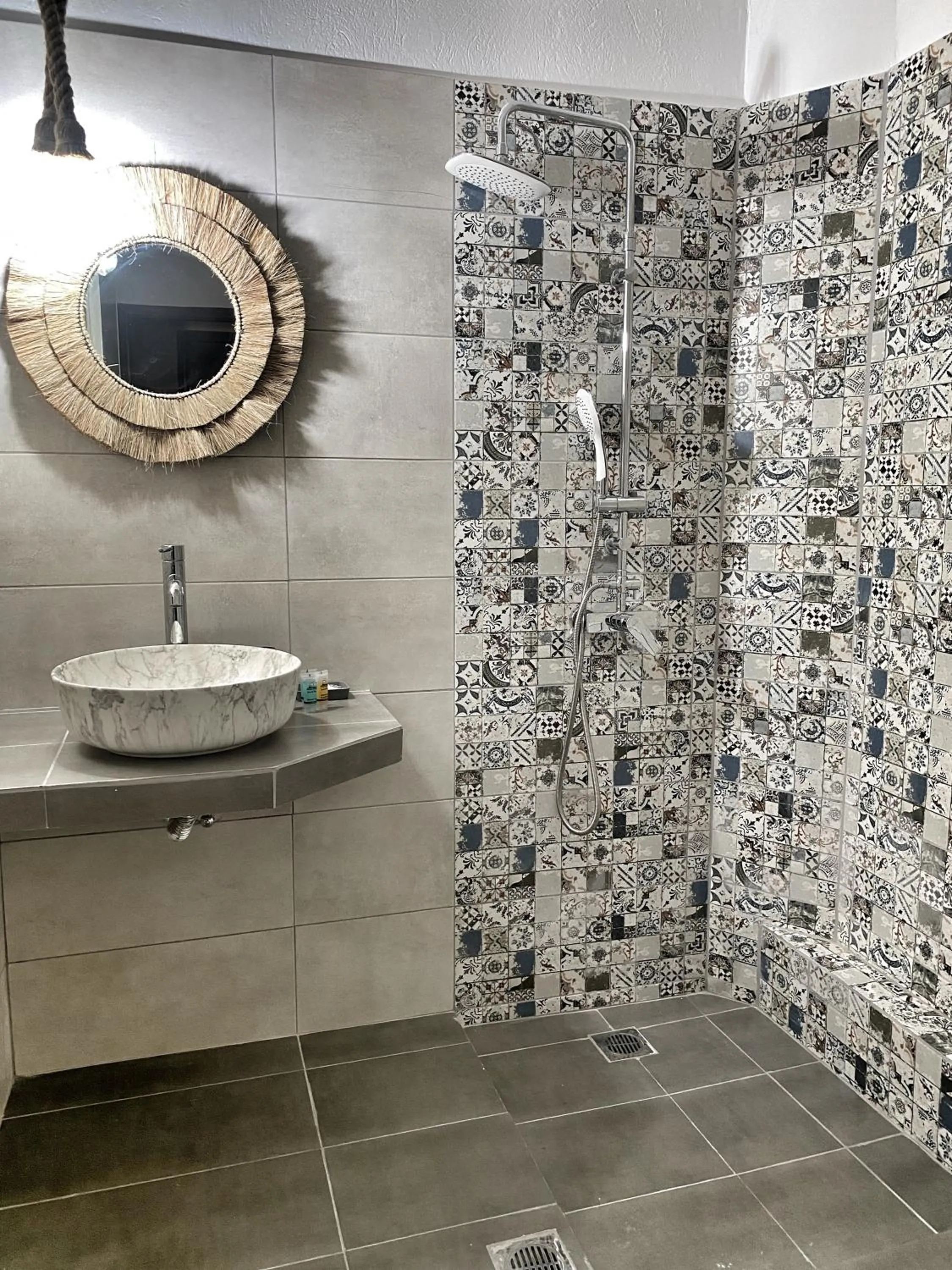 Shower in Hotel Kastri