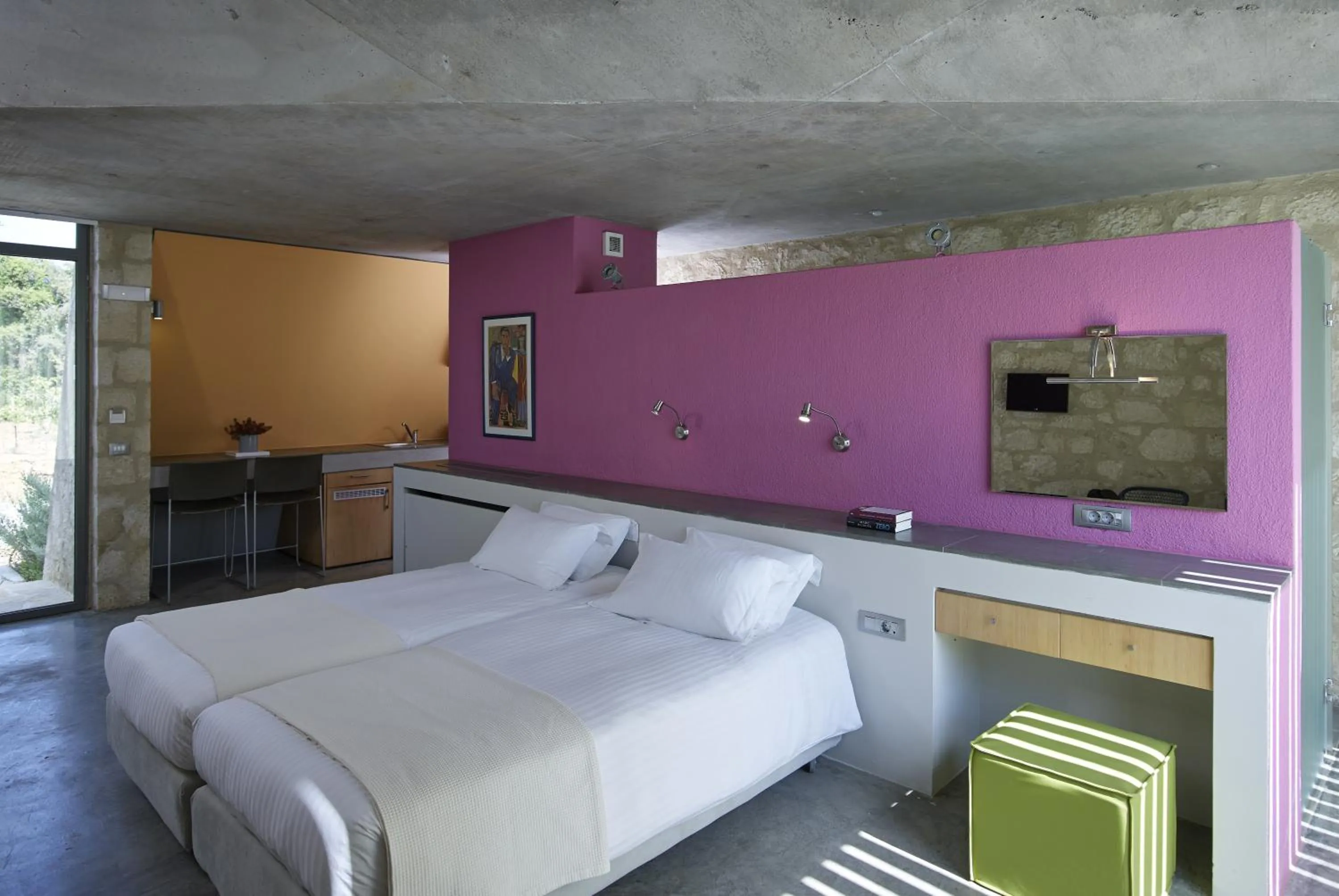 Bed in Leivatho Hotel