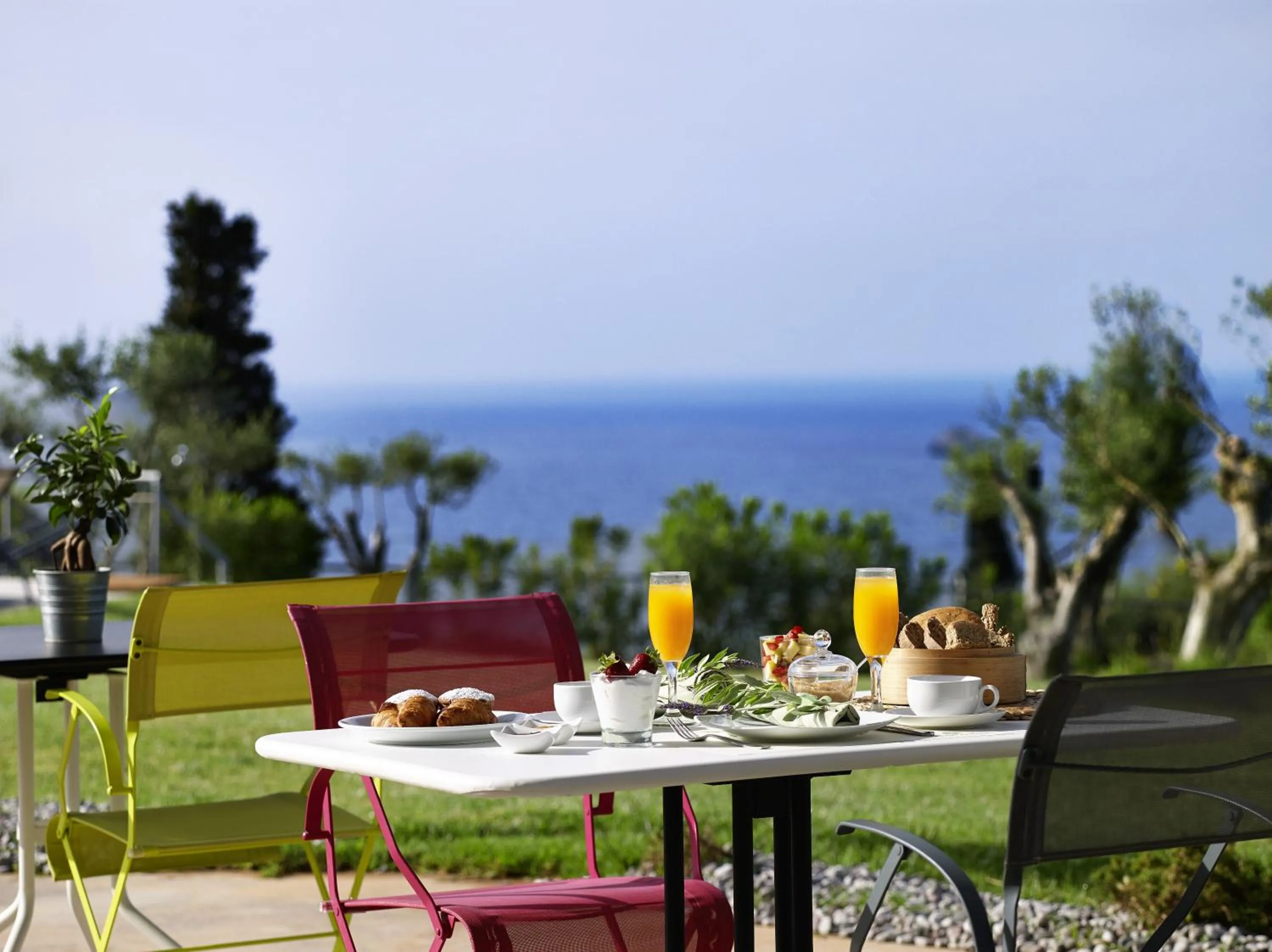 Day in Leivatho Hotel