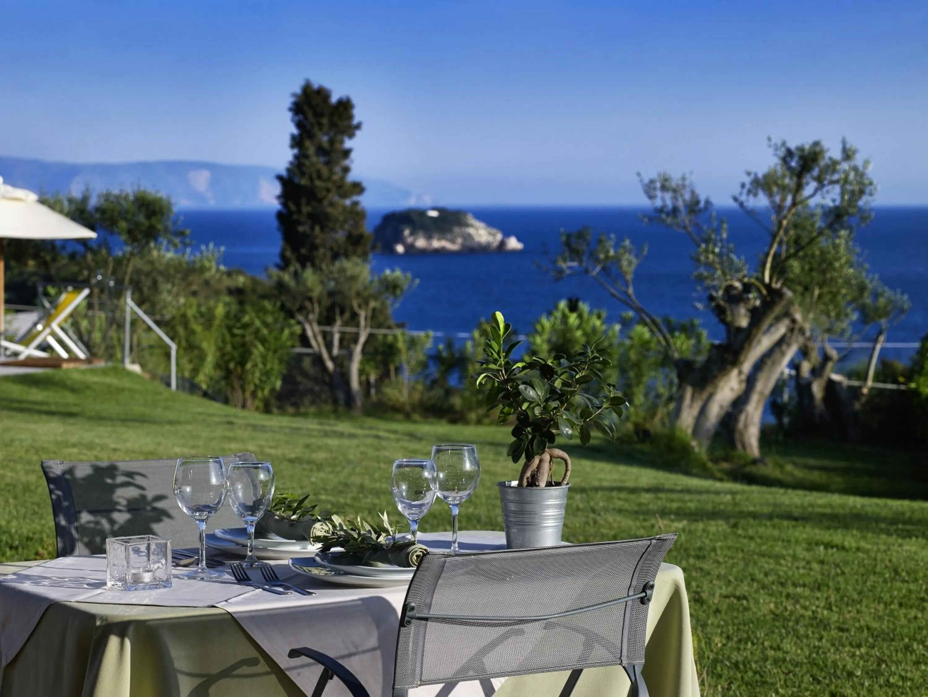 Restaurant/places to eat in Leivatho Hotel