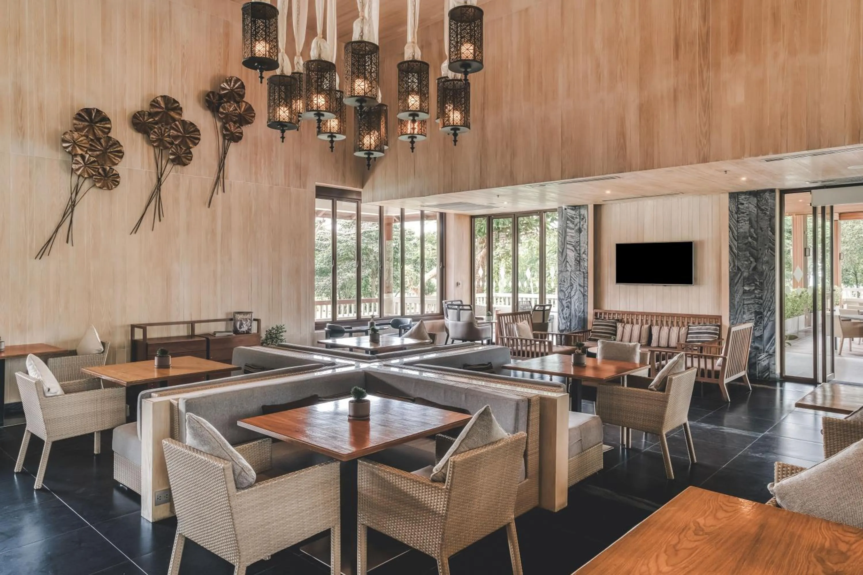 Lounge or bar in Dusit Thani Krabi Beach Resort