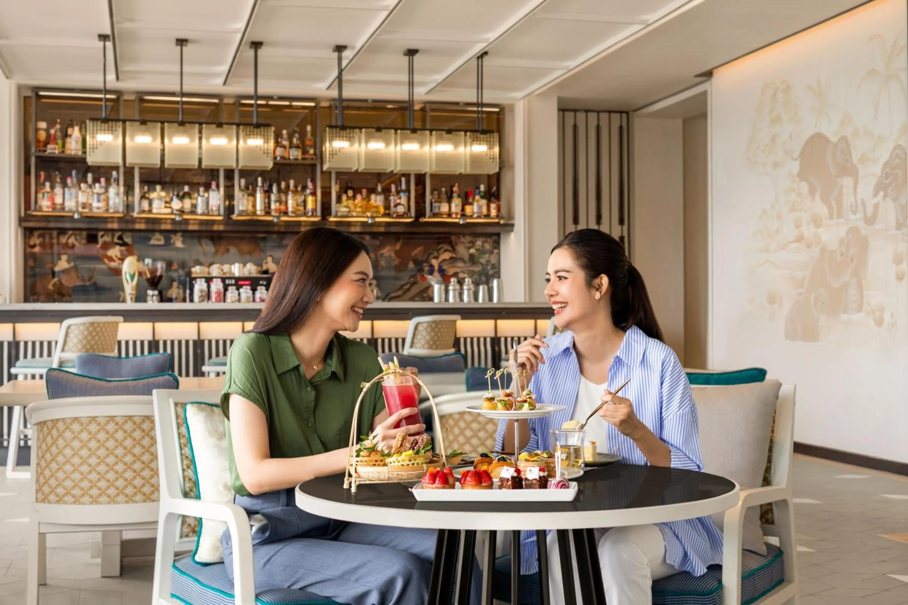 Swimming pool in Chiang Mai Marriott Hotel