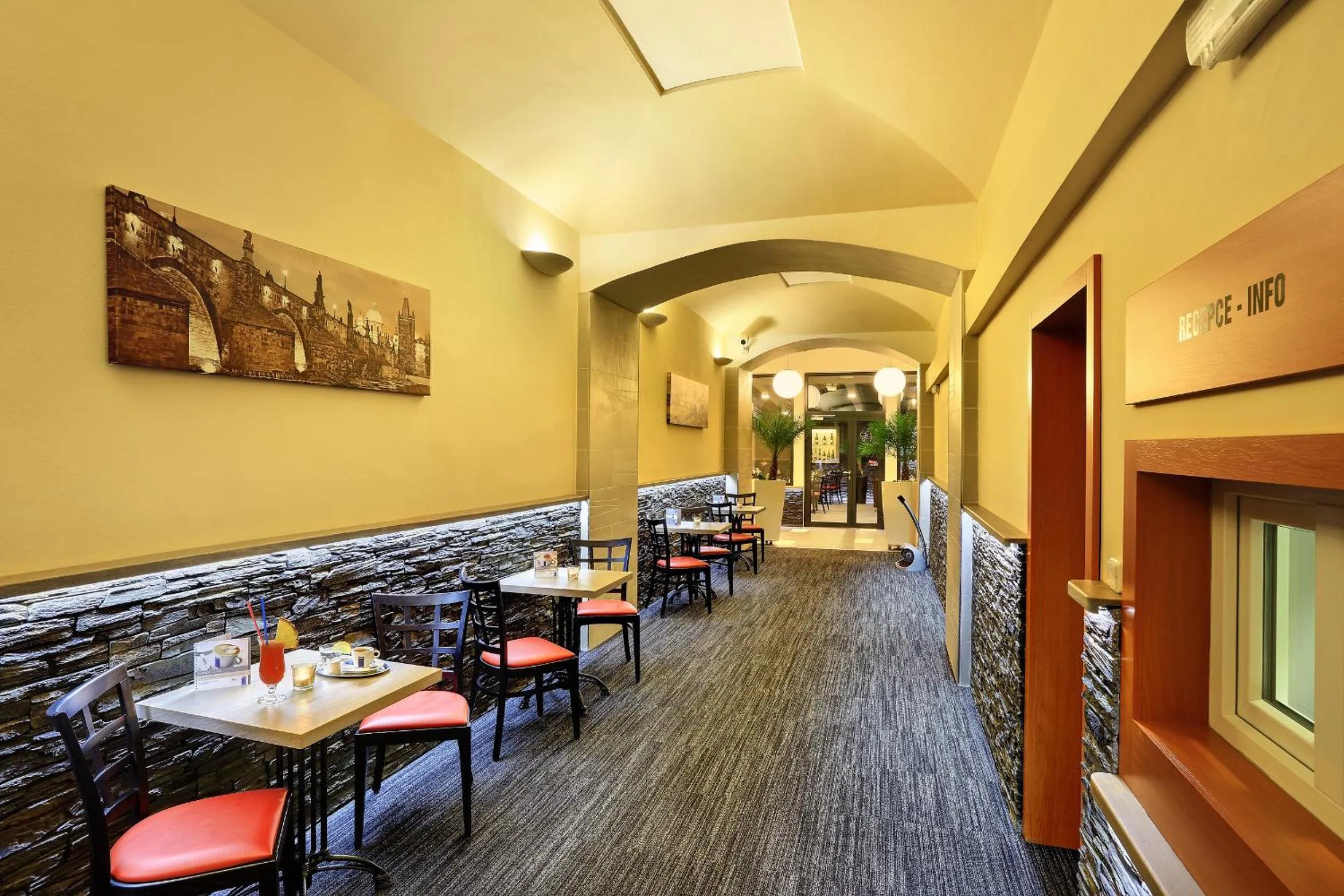 Restaurant/places to eat in Martin Hotel Prague