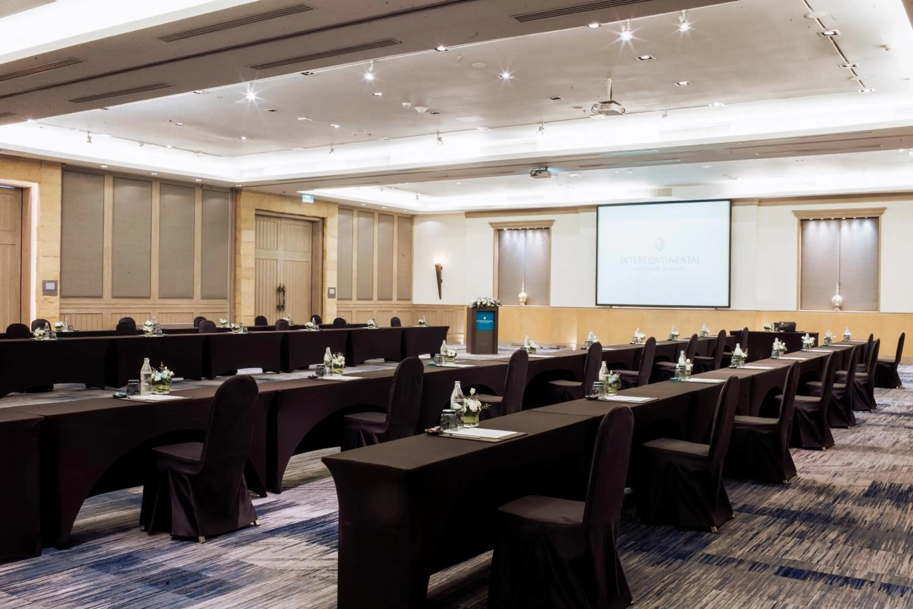 Meeting/conference room in InterContinental Pattaya Resort by IHG