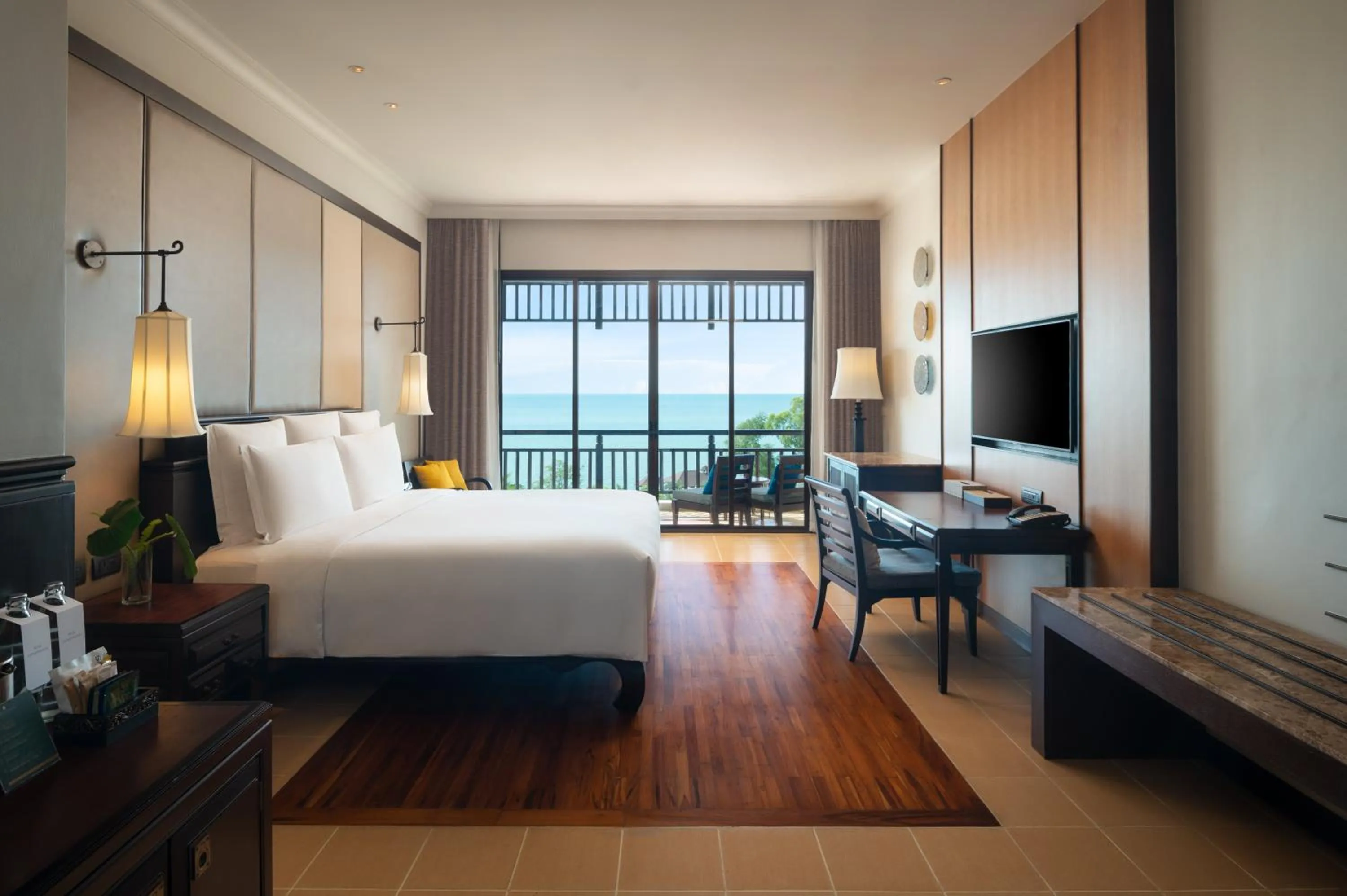 Photo of the whole room, Bed in InterContinental Pattaya Resort by IHG