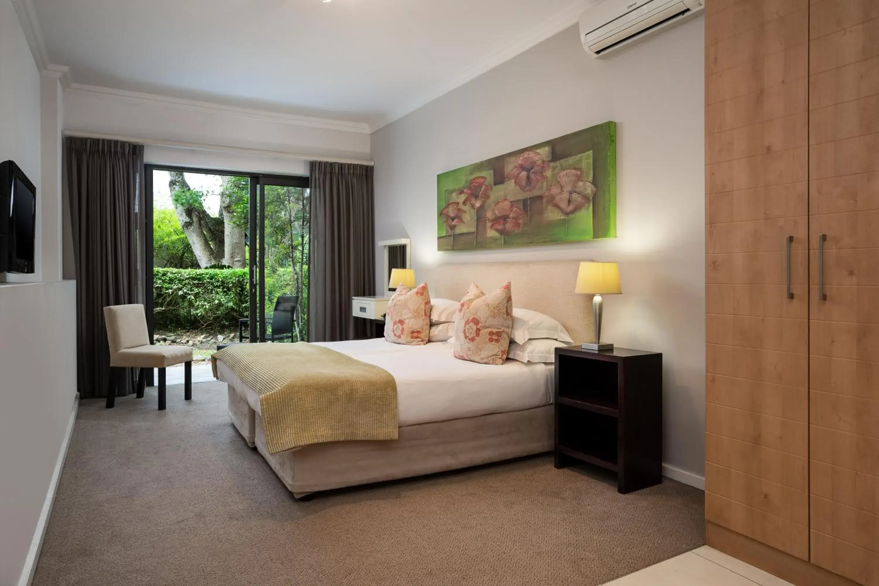 Two-Bedroom Suite with King Bed and 2 Singles in Premier Resort The Moorings, Knysna Two-Bedroom Suite with King Bed and 2 Singles in Premier Resort The Moorings, Knysna