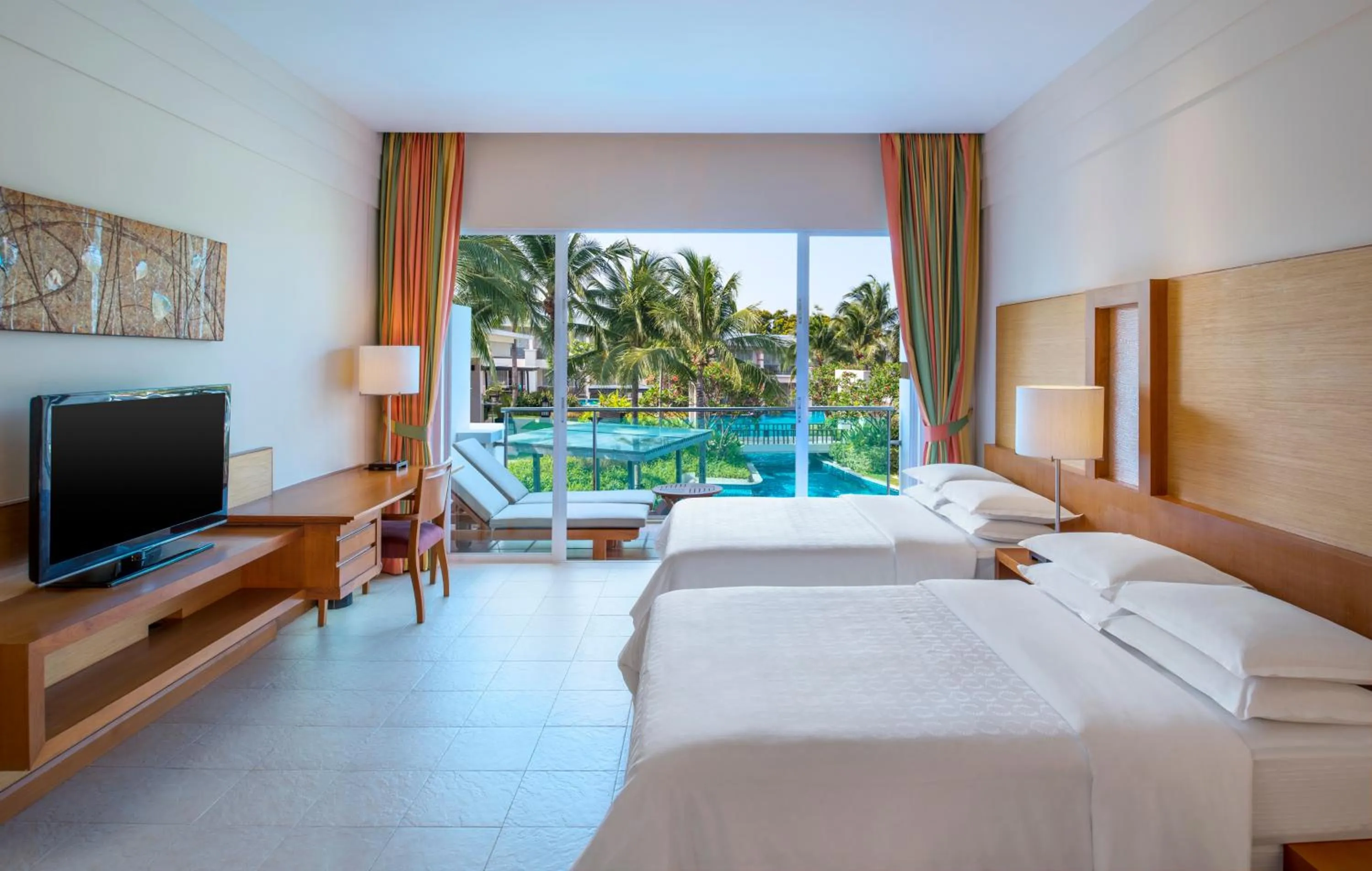 Pool view, Bed in Sheraton Hua Hin Resort & Spa