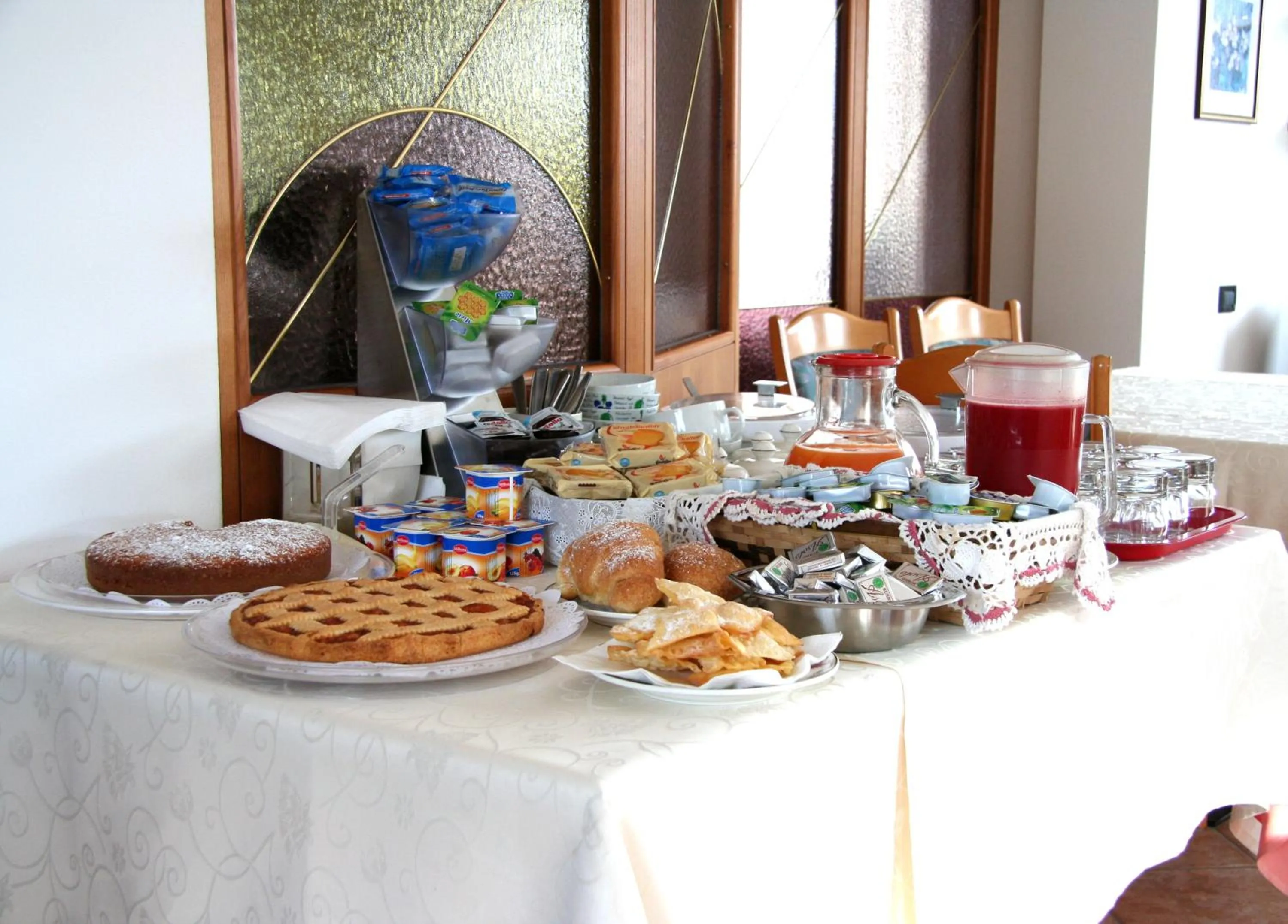 Restaurant/places to eat in Meublè Rosalpina