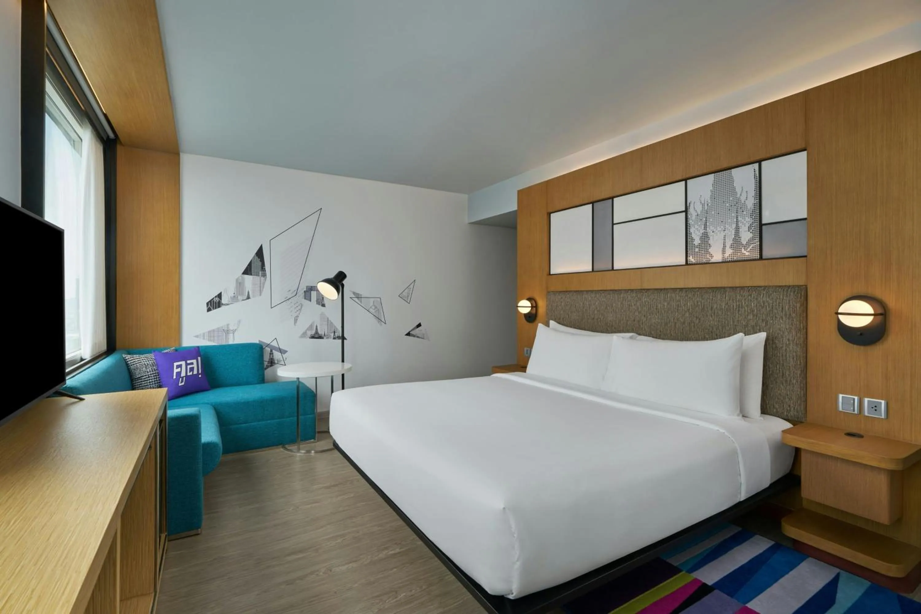 Photo of the whole room, Bed in Aloft Bangkok - Sukhumvit 11