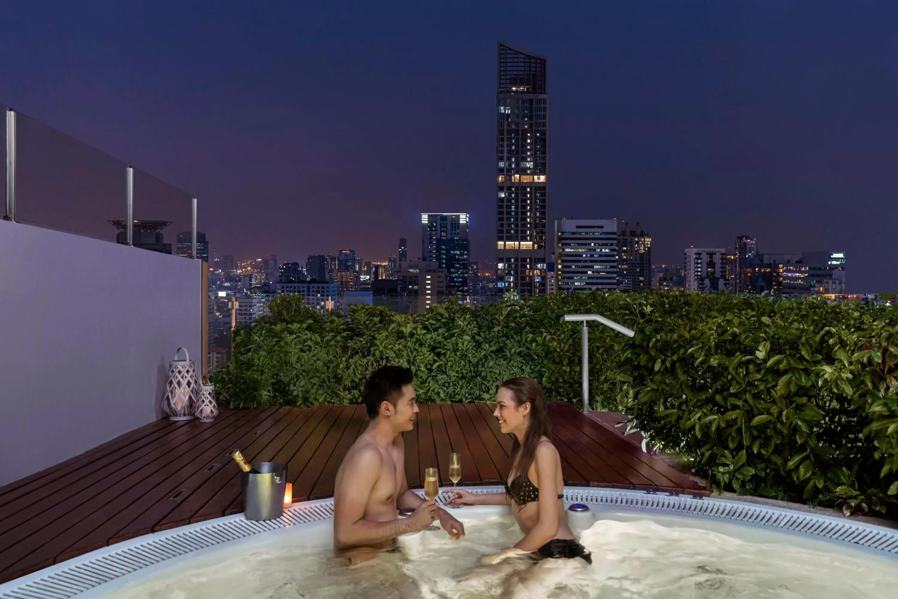 Swimming pool in Aloft Bangkok - Sukhumvit 11