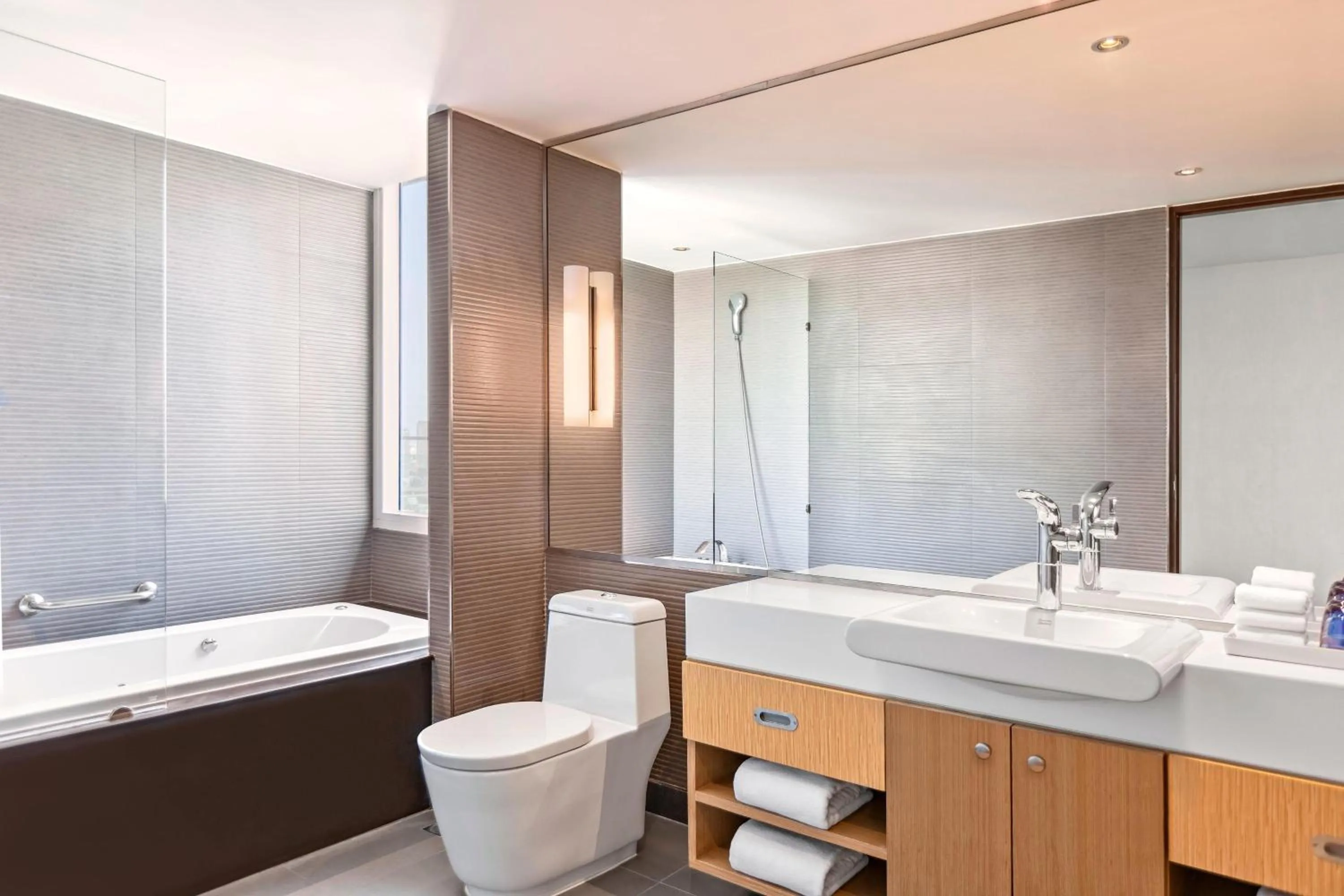 Bedroom in Aloft Bangkok - Sukhumvit 11