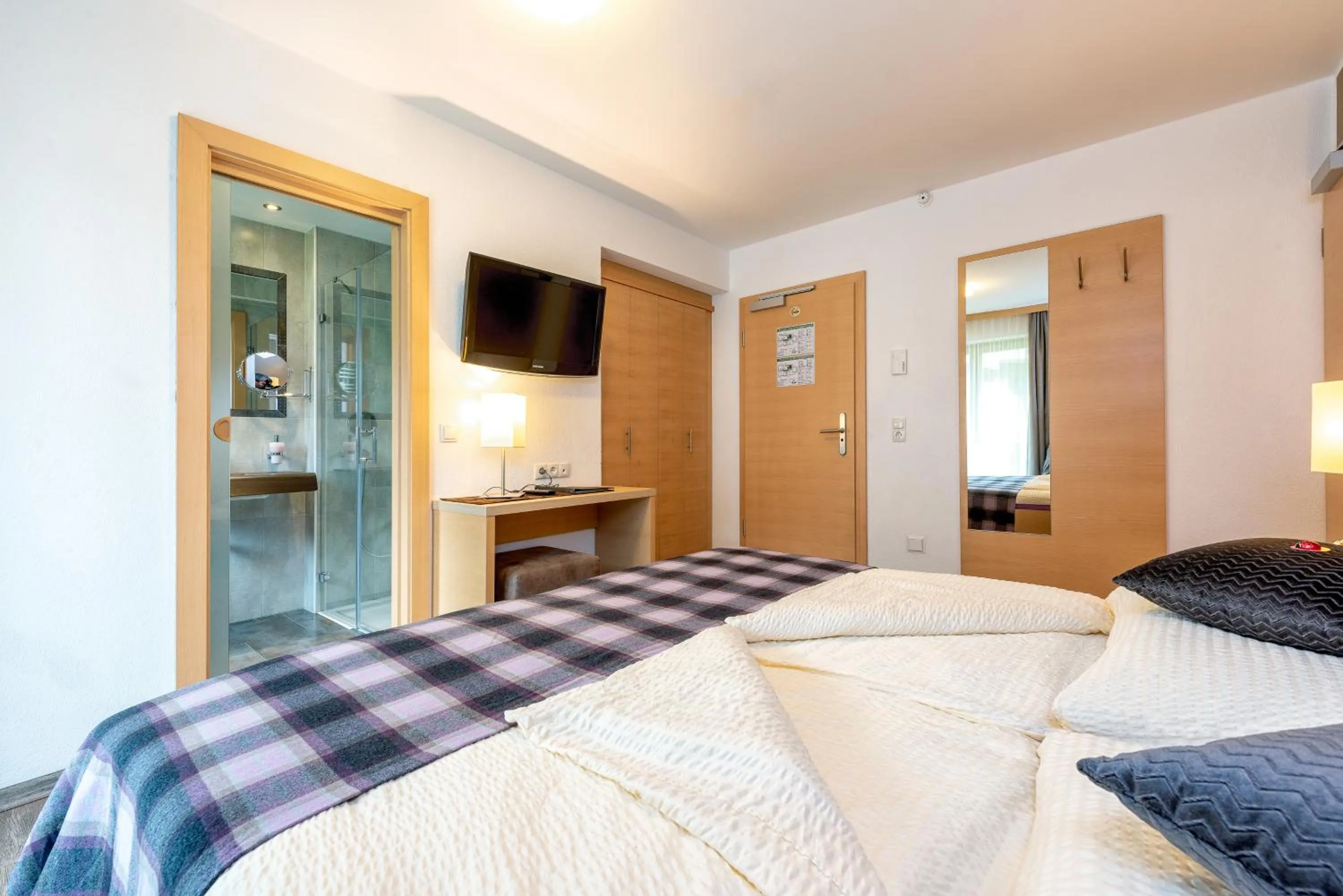 Photo of the whole room, Bed in Alpenresort Thanner