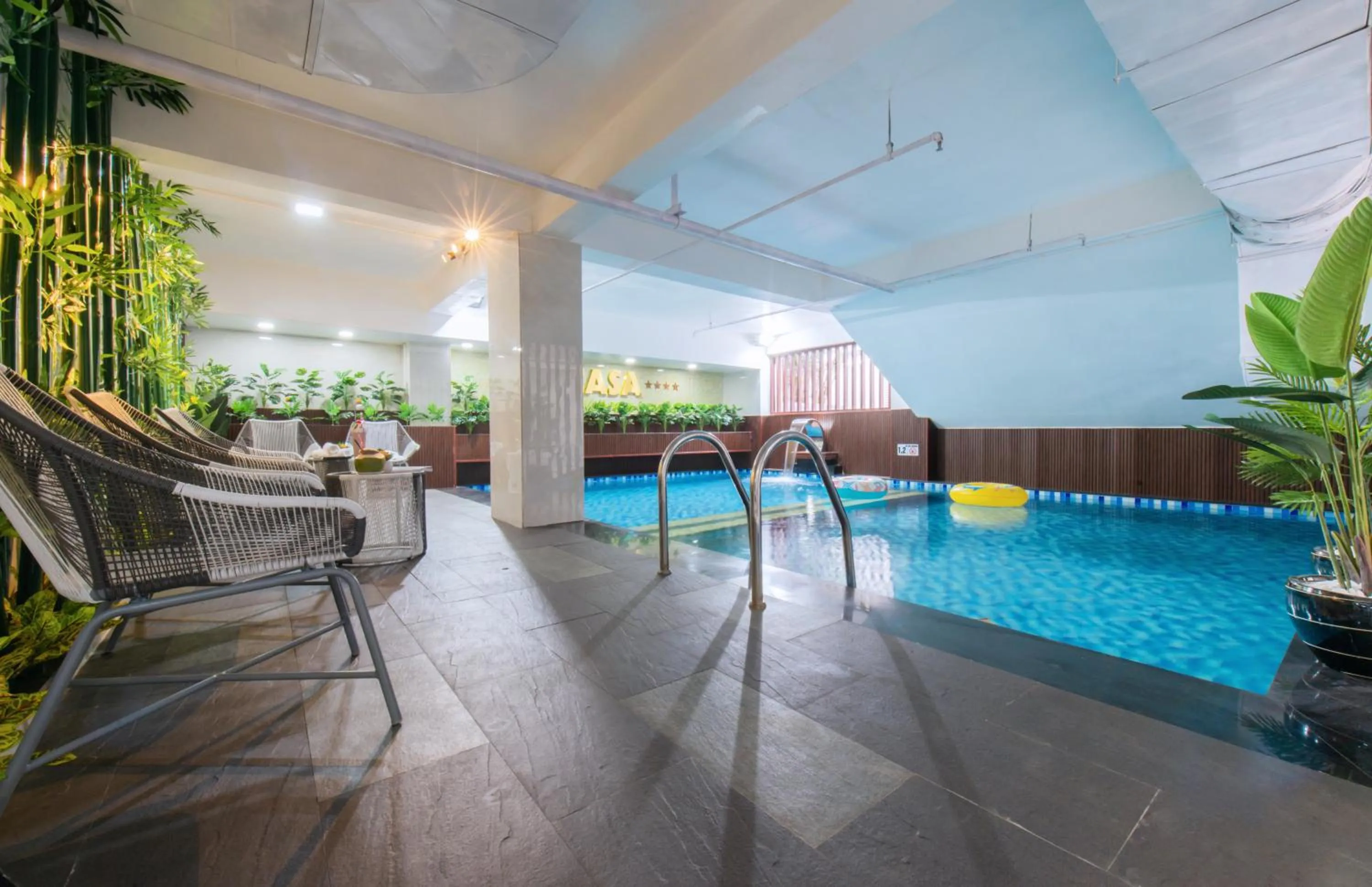 Swimming pool in La Casa Hotel Nha Trang