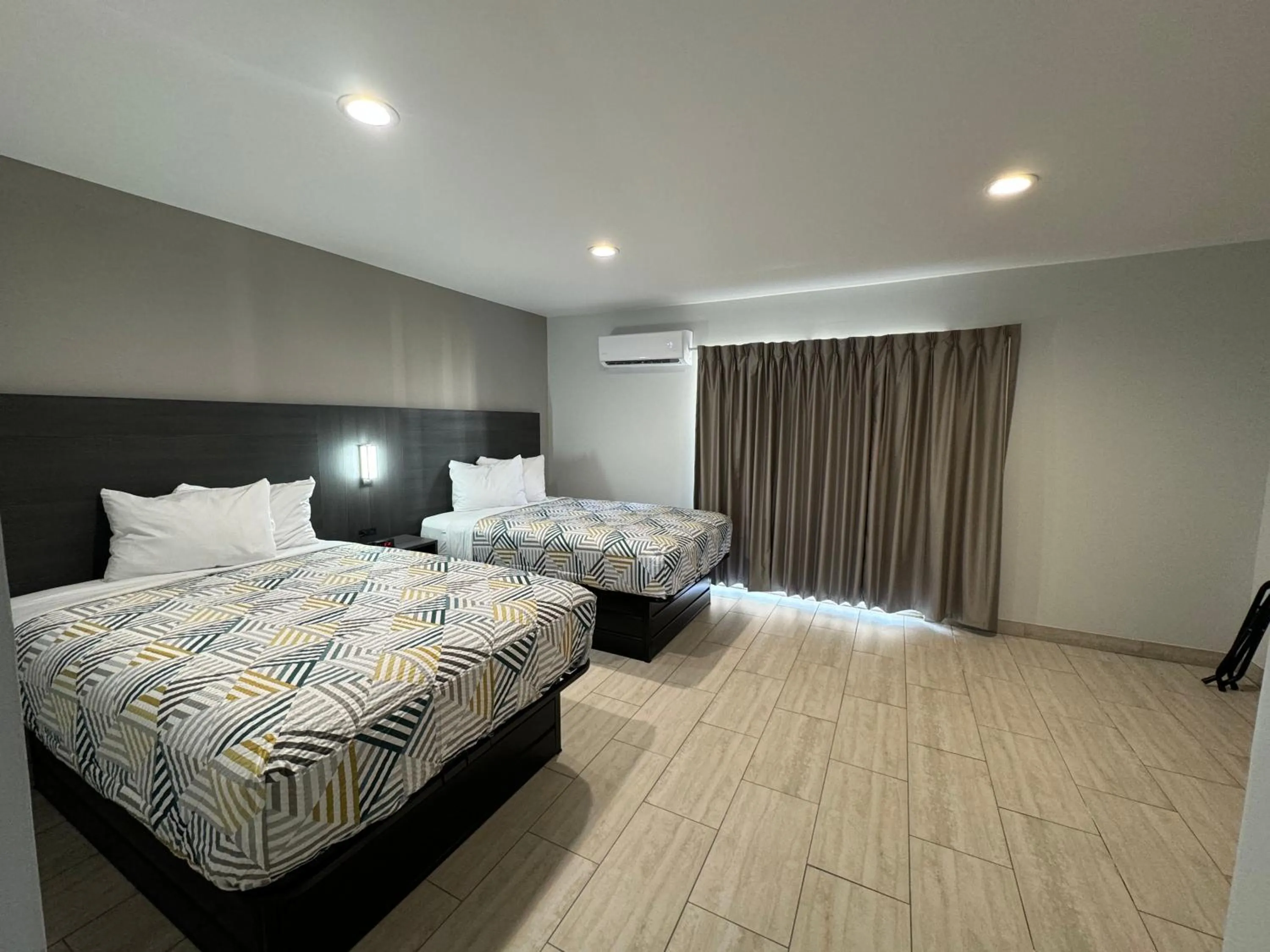 Bedroom, Bed in Studio 6-Englewood, FL