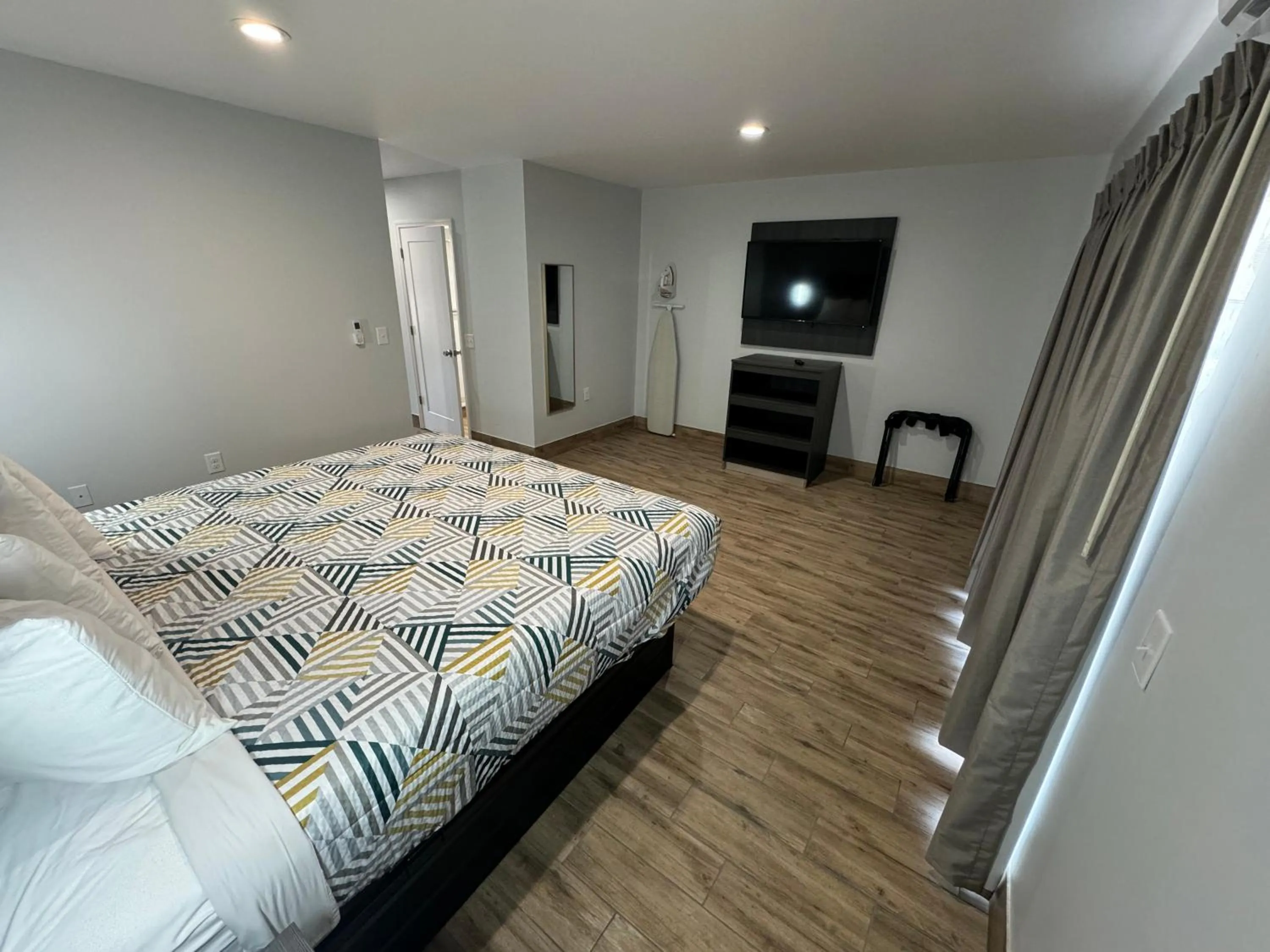 Photo of the whole room, Bed in Studio 6-Englewood, FL