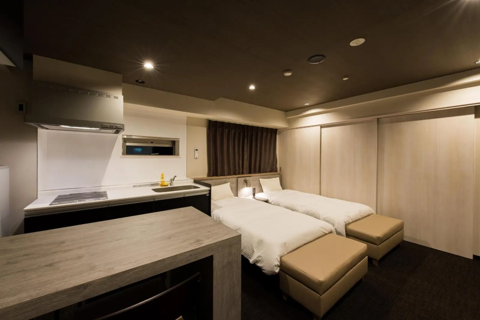 Kitchen or kitchenette, Bed in INOVA Kanazawa