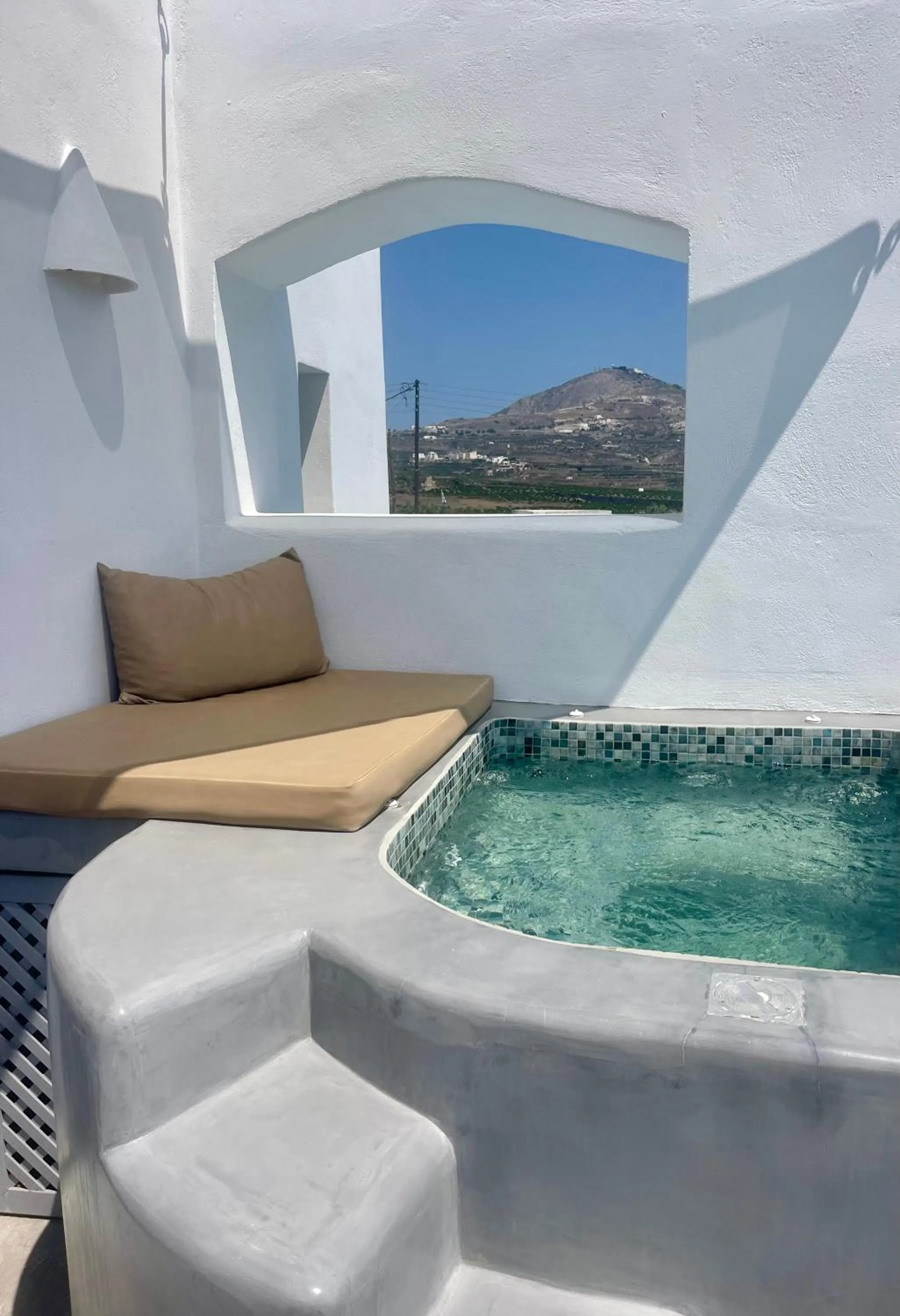 Hot Tub in White Harmony Suites