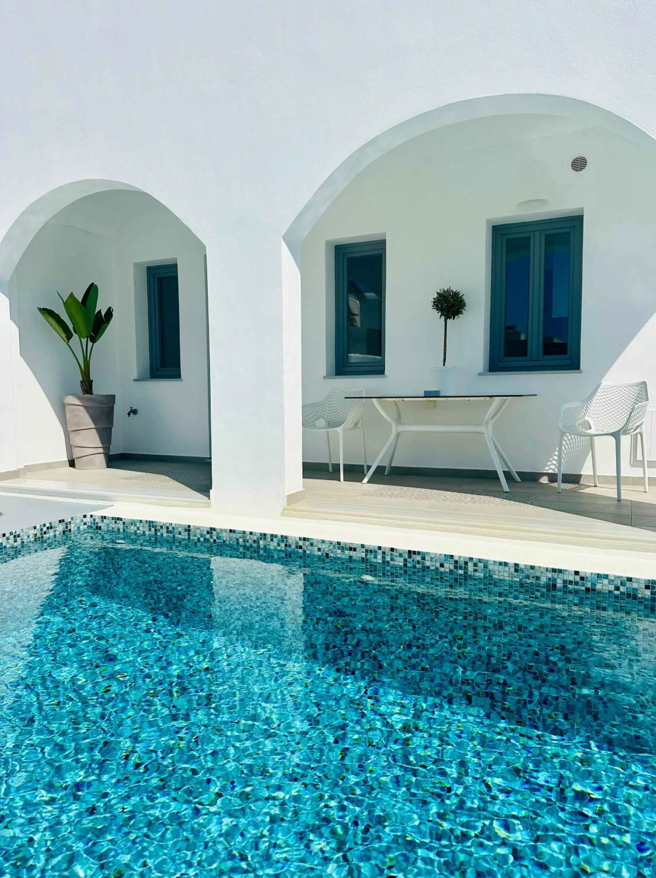 Patio in White Harmony Suites