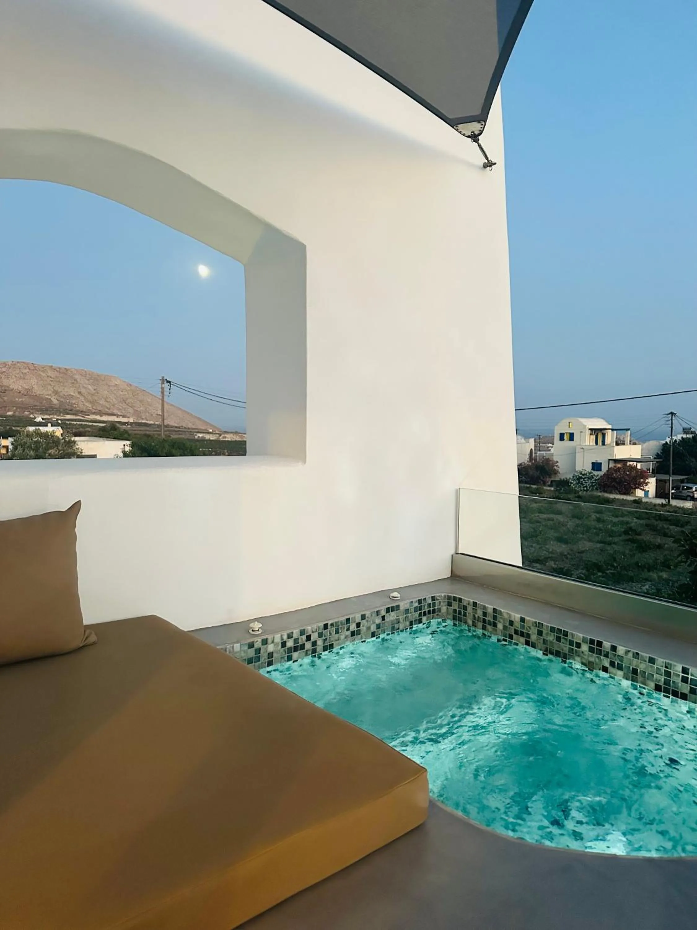 Hot Tub in White Harmony Suites