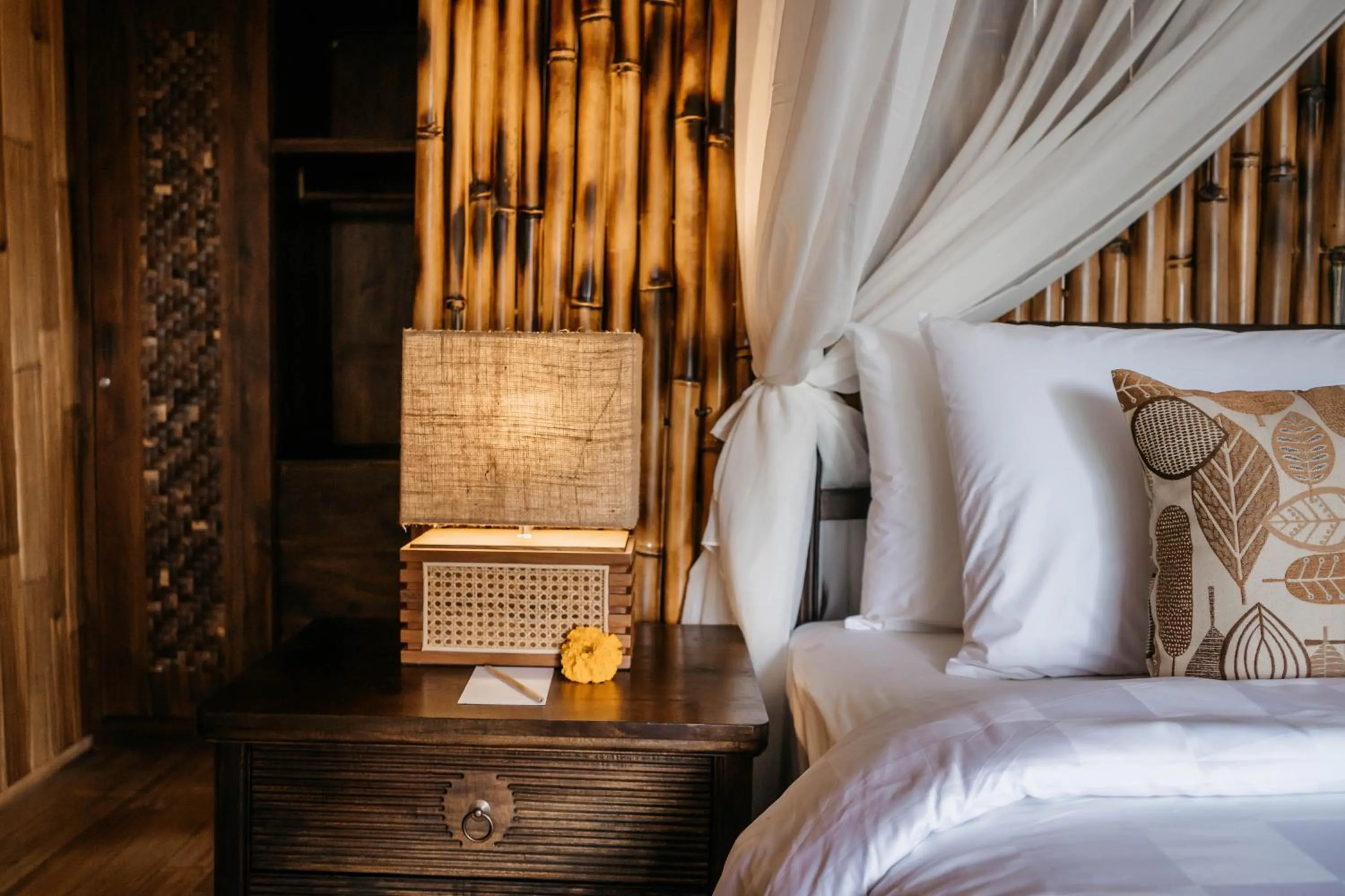 Bed in Wadari Retreat Villa Ubud
