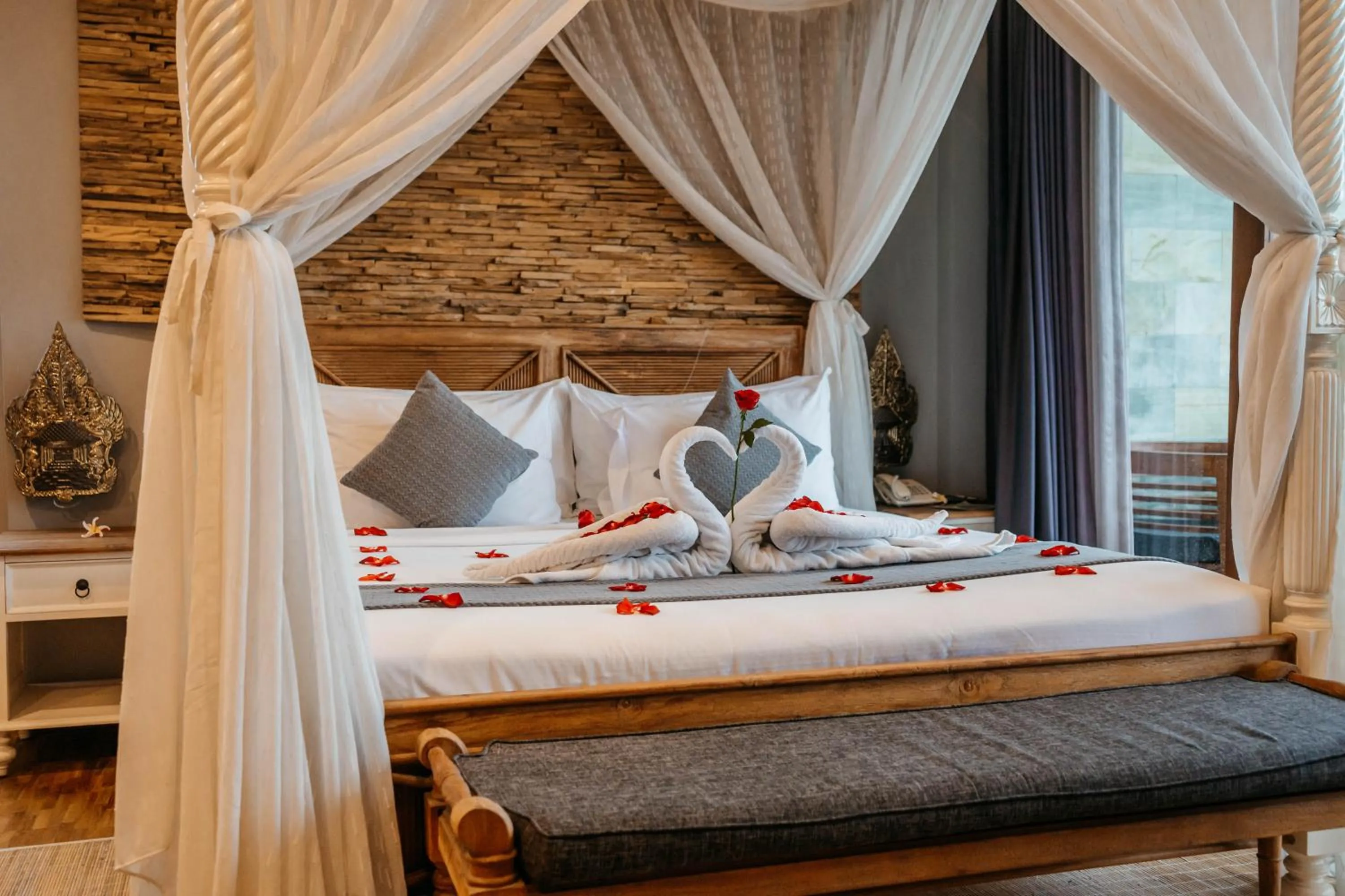 Bed in Wadari Retreat Villa Ubud