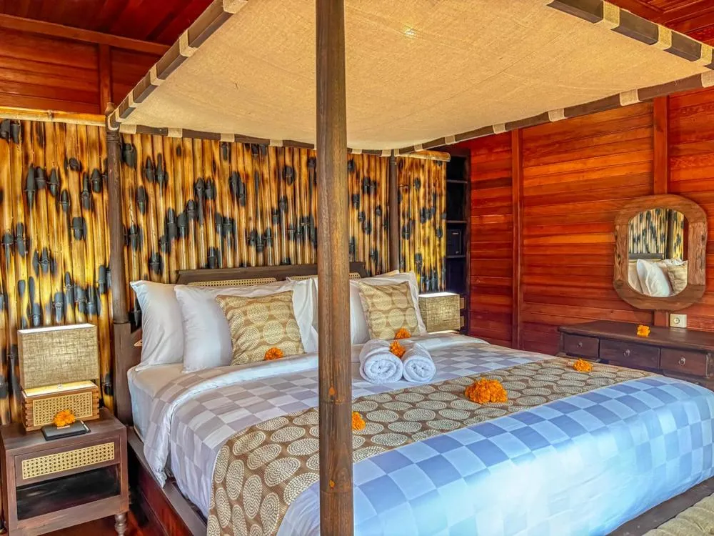 Bed in Wadari Retreat Villa Ubud