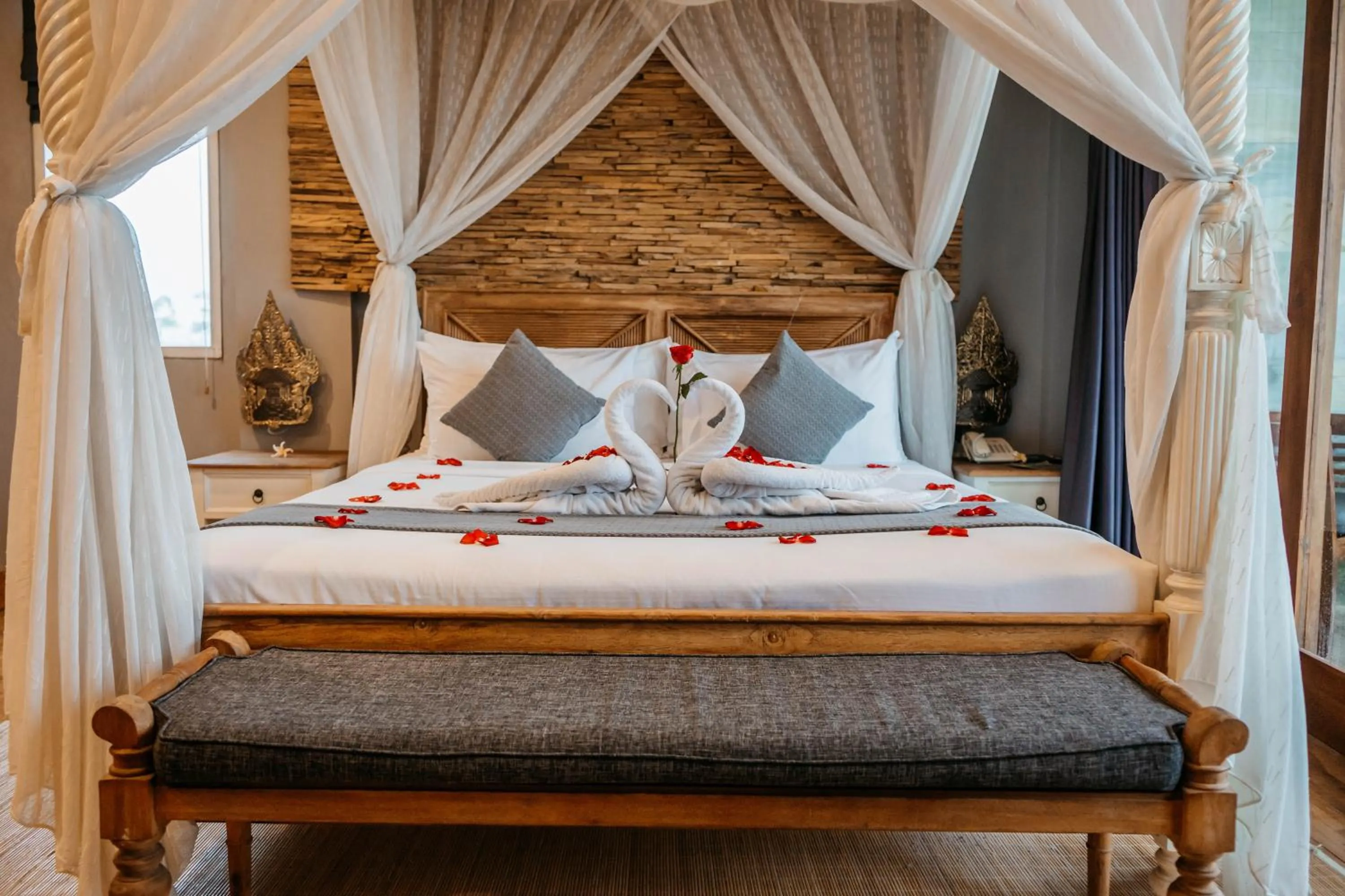 Bed in Wadari Retreat Villa Ubud