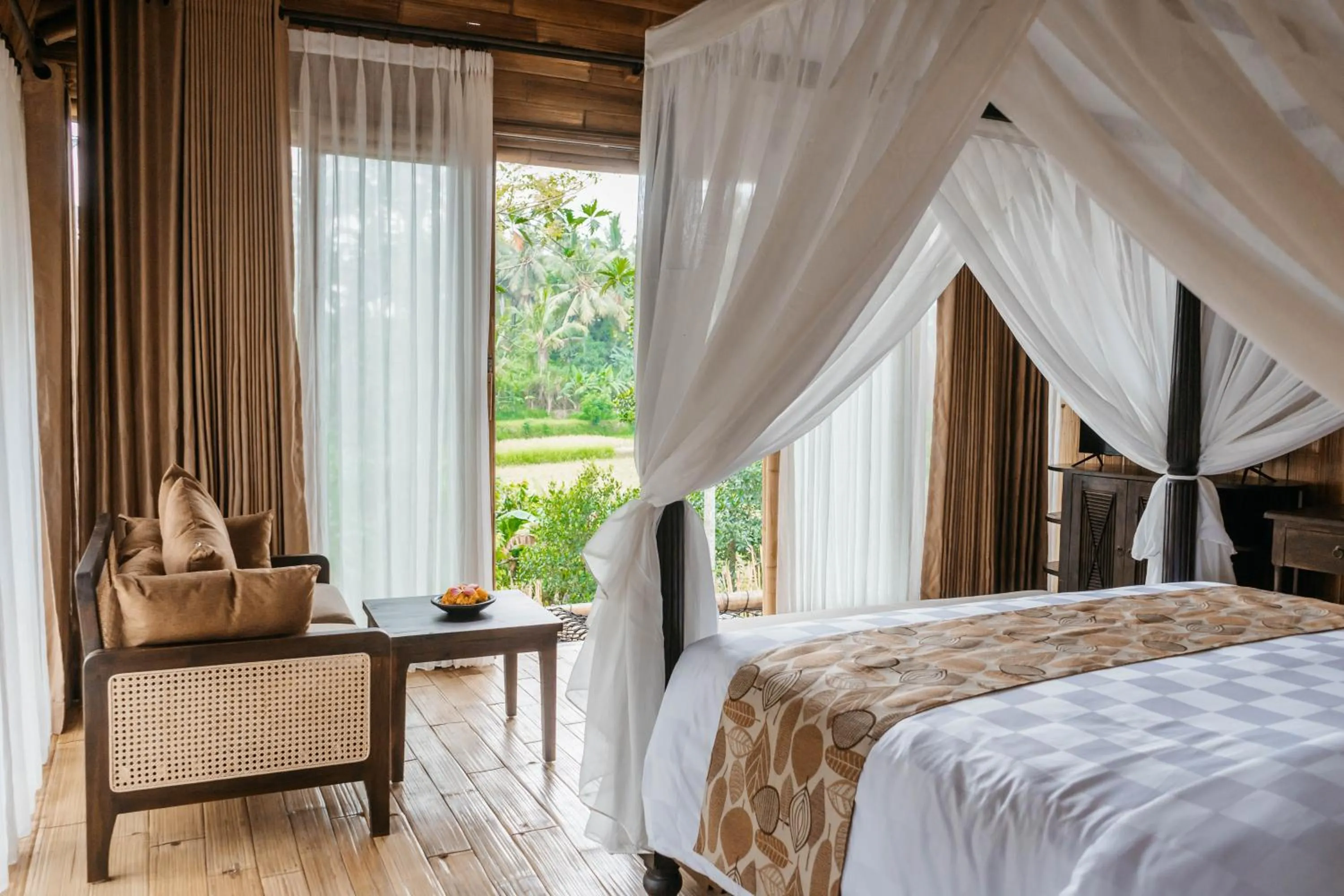 Bed in Wadari Retreat Villa Ubud