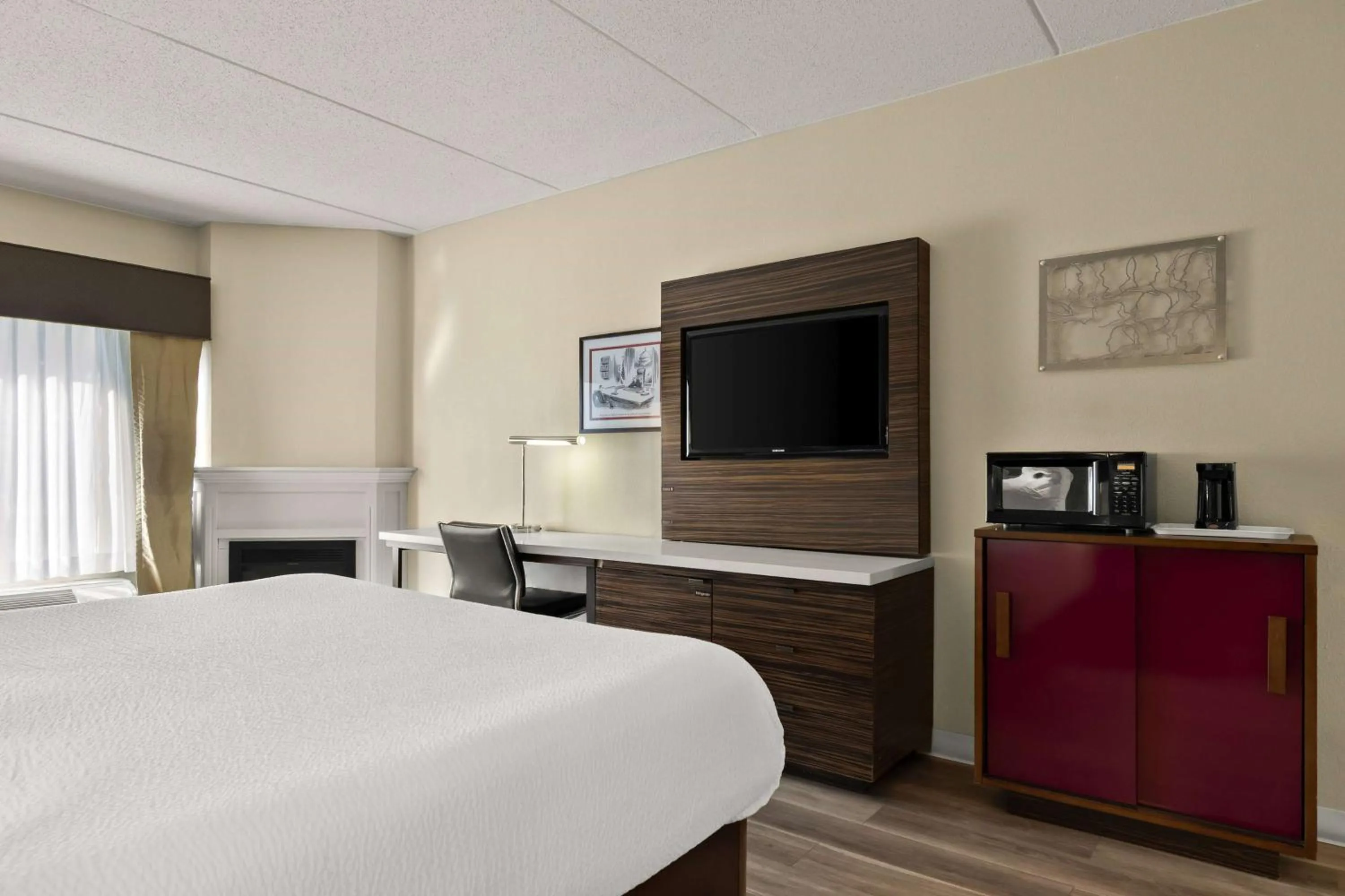 Photo of the whole room, Bed in Ramada by Wyndham Harrisburg/Hershey Area