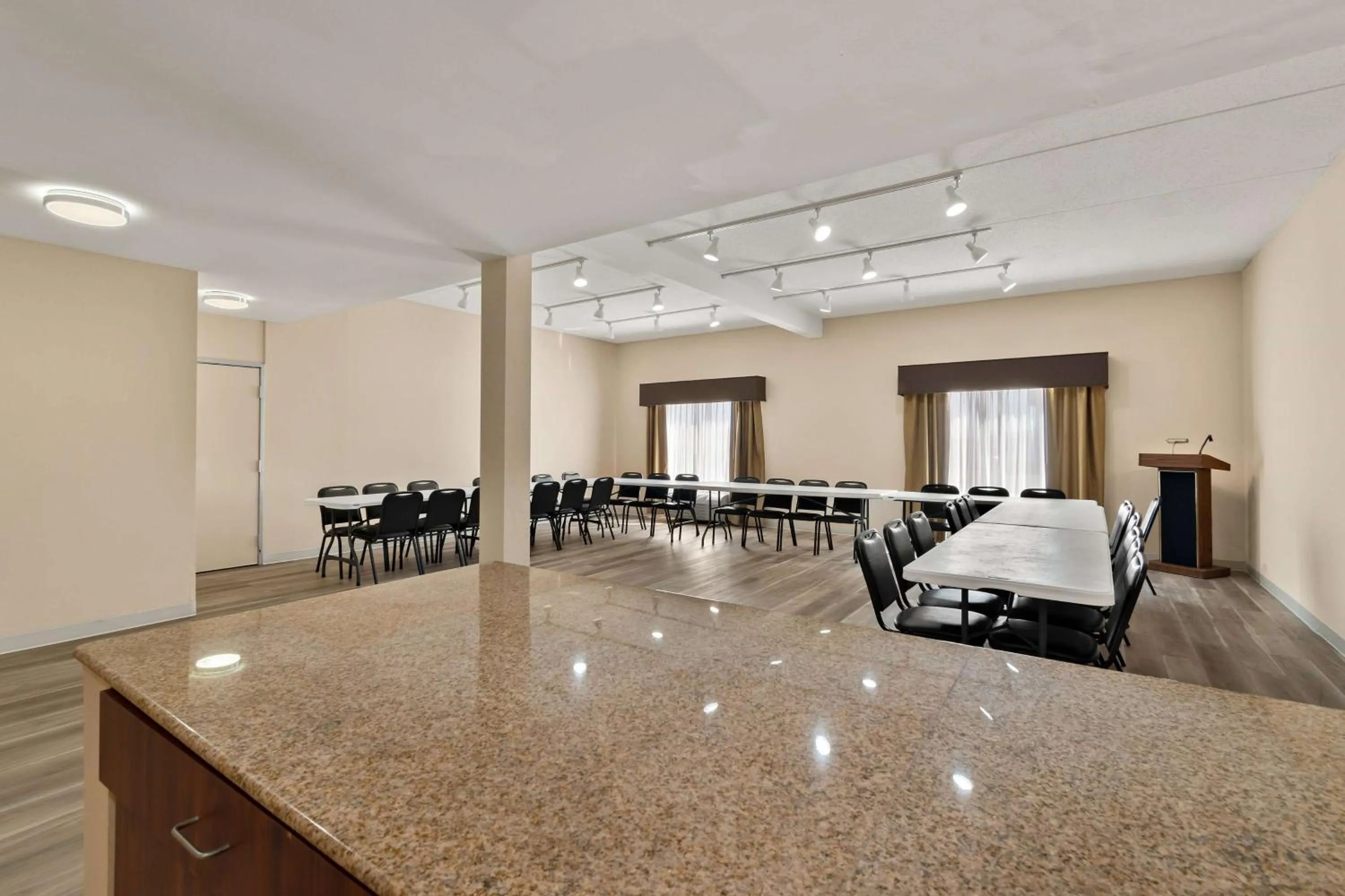 Meeting/conference room in Ramada by Wyndham Harrisburg/Hershey Area