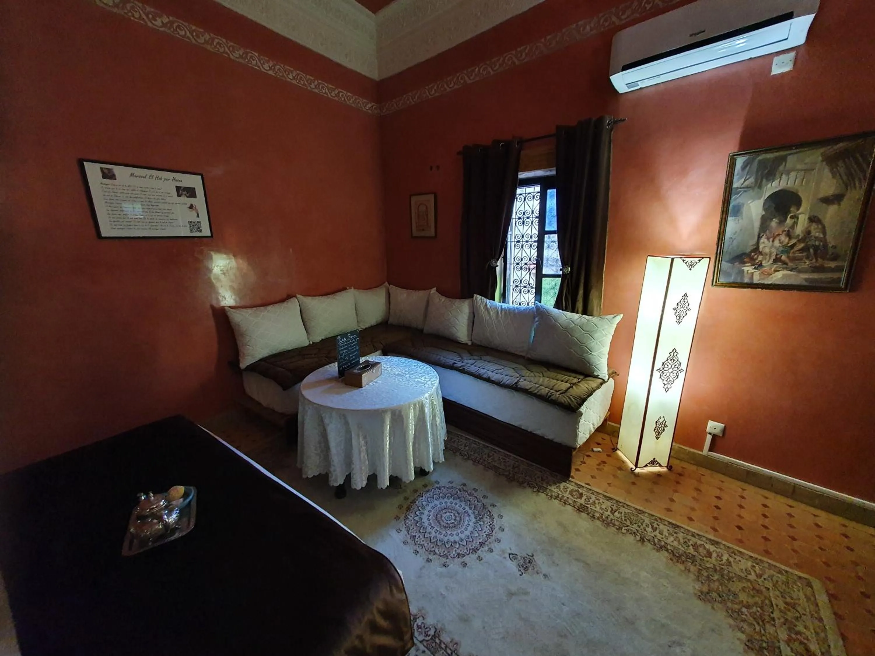 Living room, Bed in Riad La Porte du Bouregreg